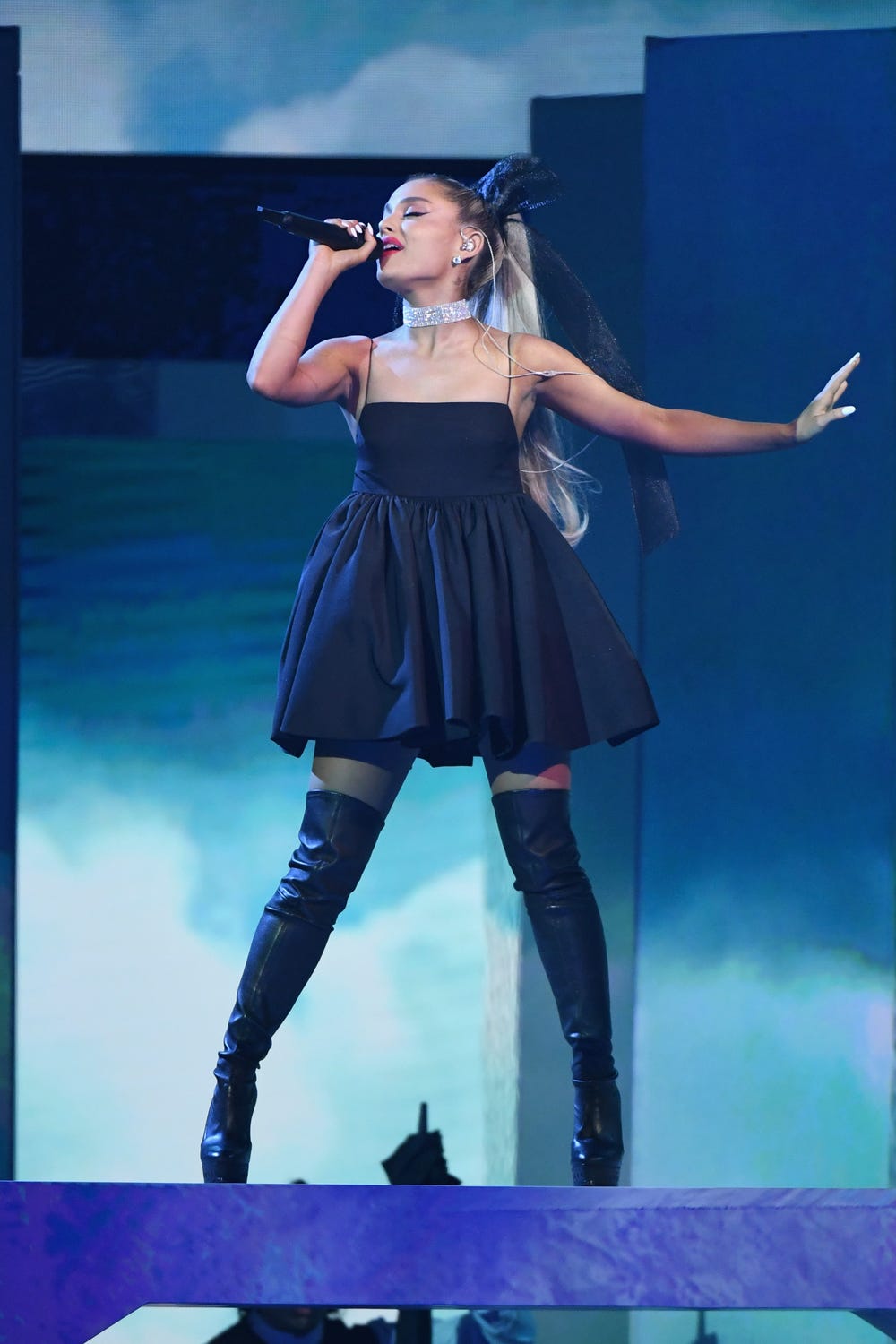 Ariana Grande Singer 2018 Wallpapers