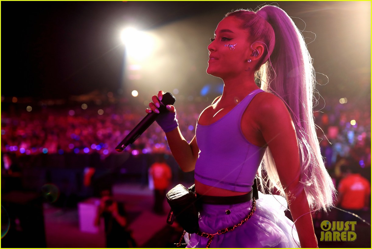 Ariana Grande Singer 2018 Wallpapers