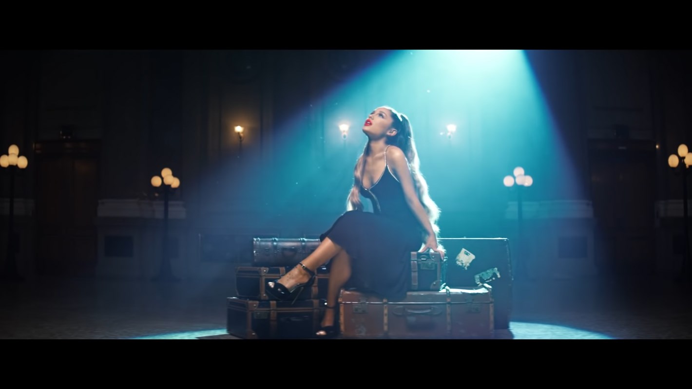 Ariana Grande Singer 2018 Wallpapers