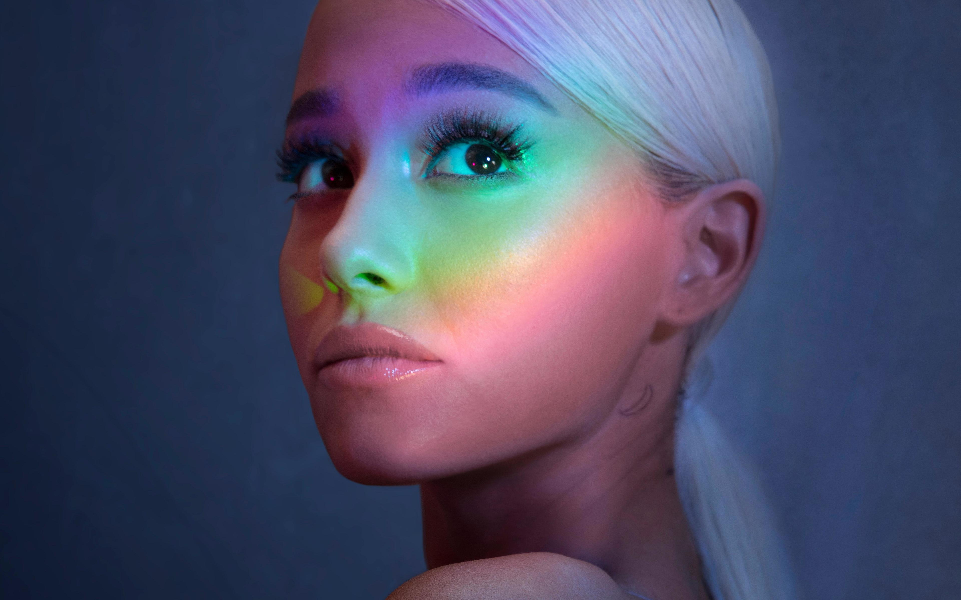 Ariana Grande Singer 2018 Wallpapers