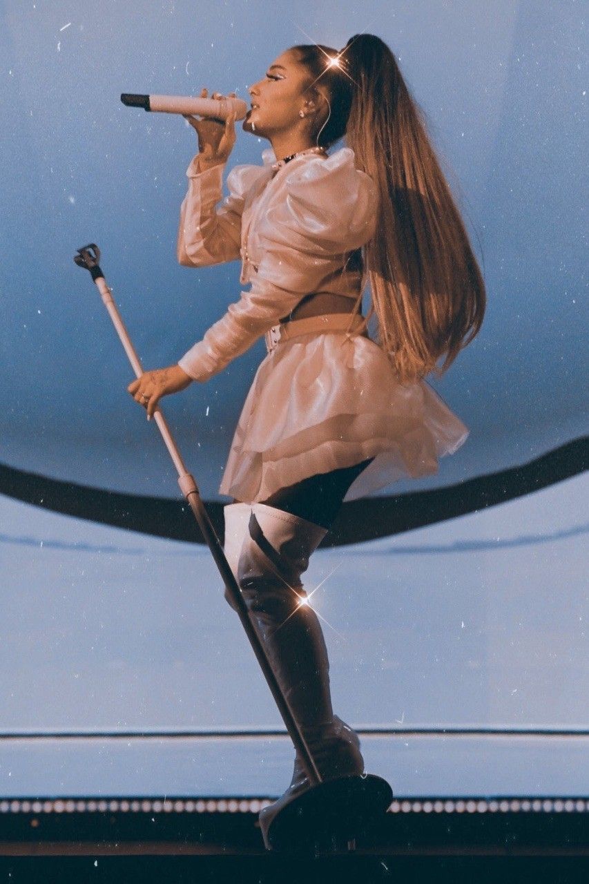 ariana grande tour Wallpapers