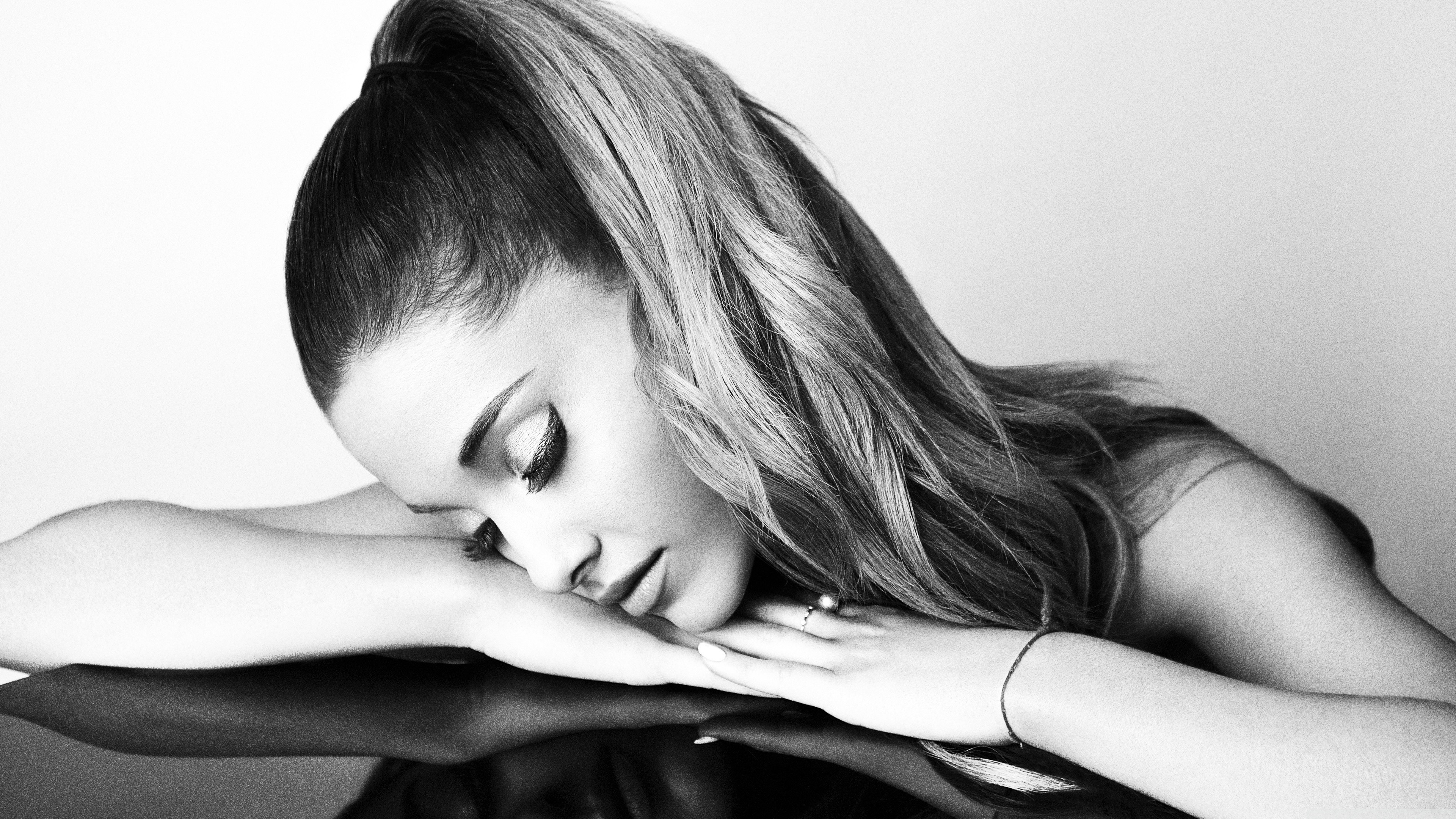 Ariana Grande UHD Wallpapers