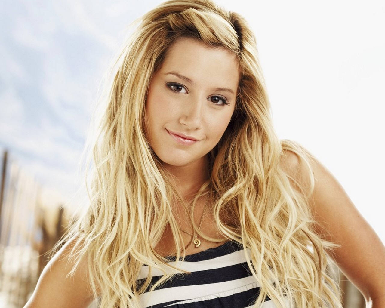 Ashley Tisdale 2017 Wallpapers