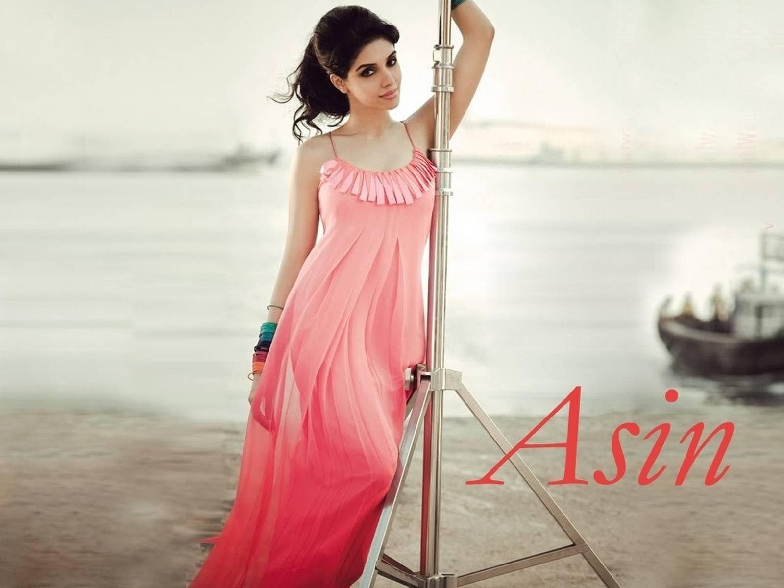 Asin Thottumkal Wallpapers