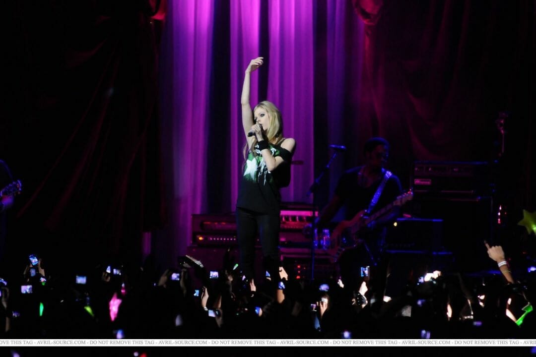 Avril Lavigne On Stage Wallpapers