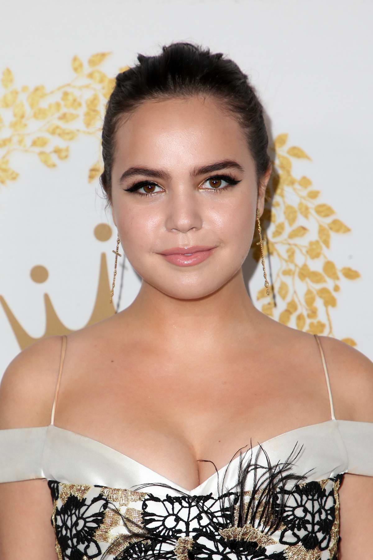 Bailee Madison 2018 Photoshoot Wallpapers