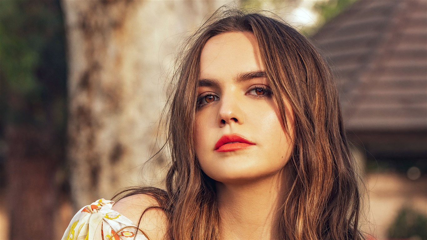 Bailee Madison 2019 Wallpapers