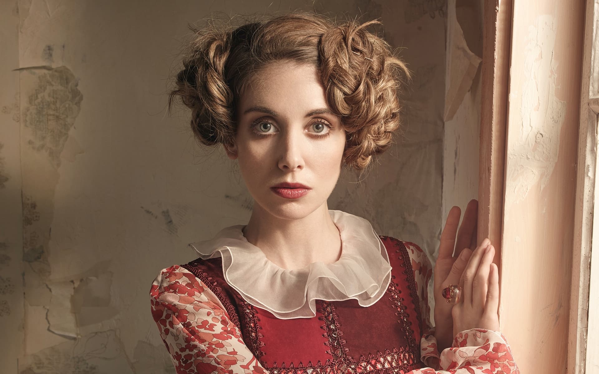 Beautiful Alison Brie Eyes Wallpapers