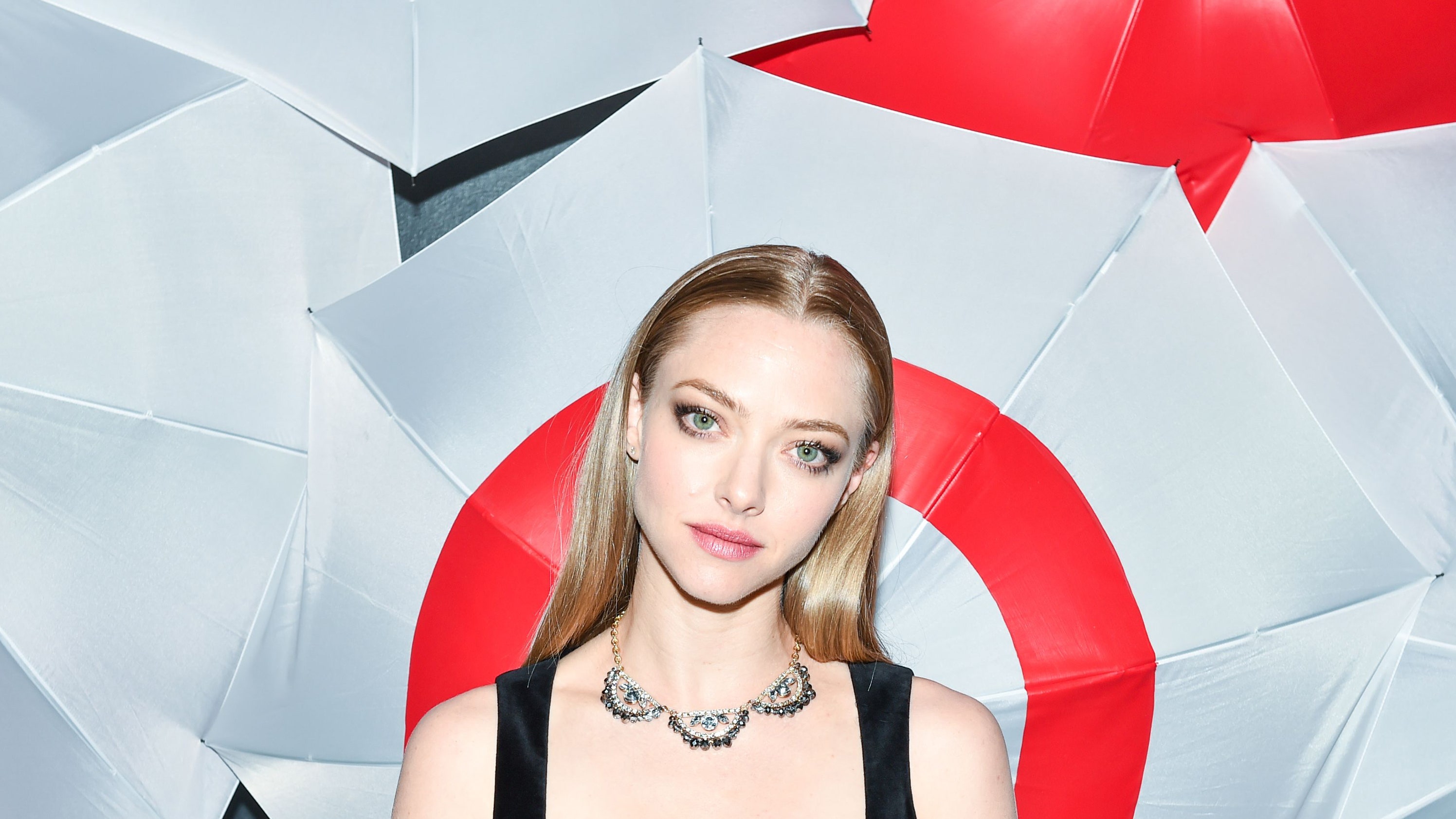 Beautiful Amanda Seyfried Intense look Wallpapers