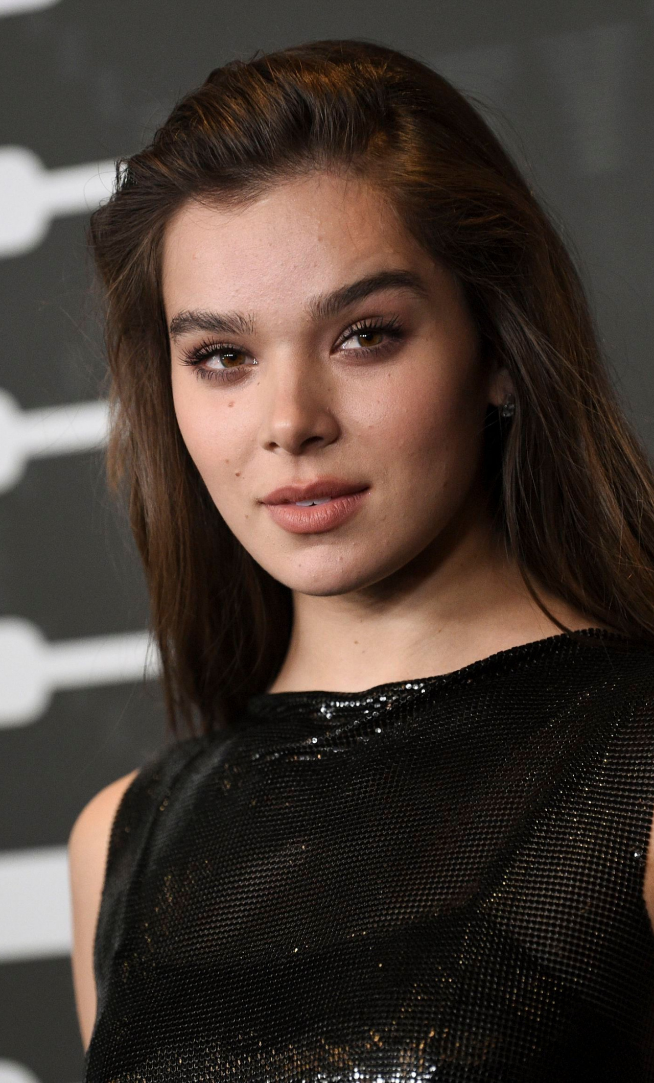 Beautiful Hailee Steinfeld in Black Wallpapers