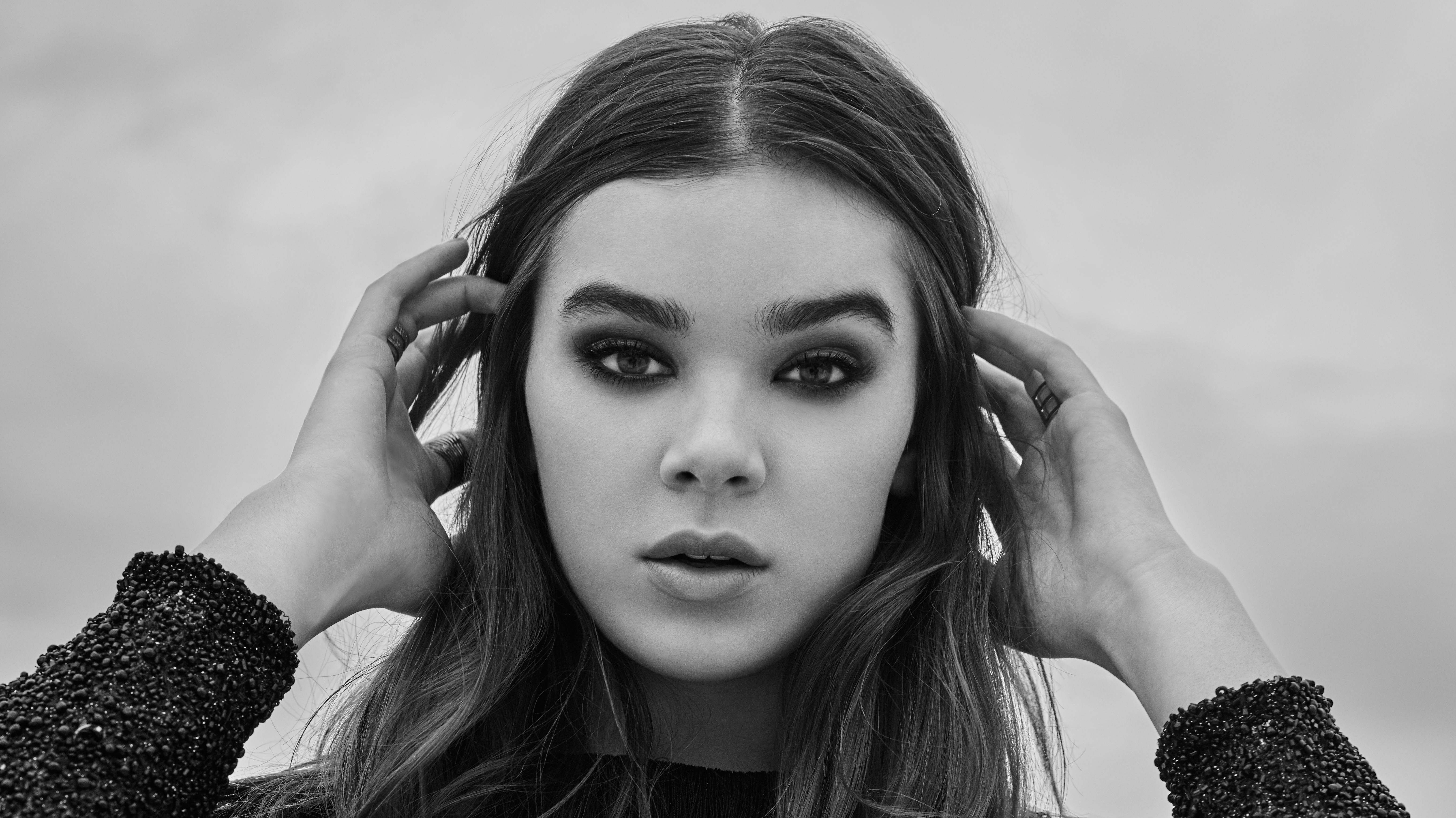 Beautiful Hailee Steinfeld in Black Wallpapers