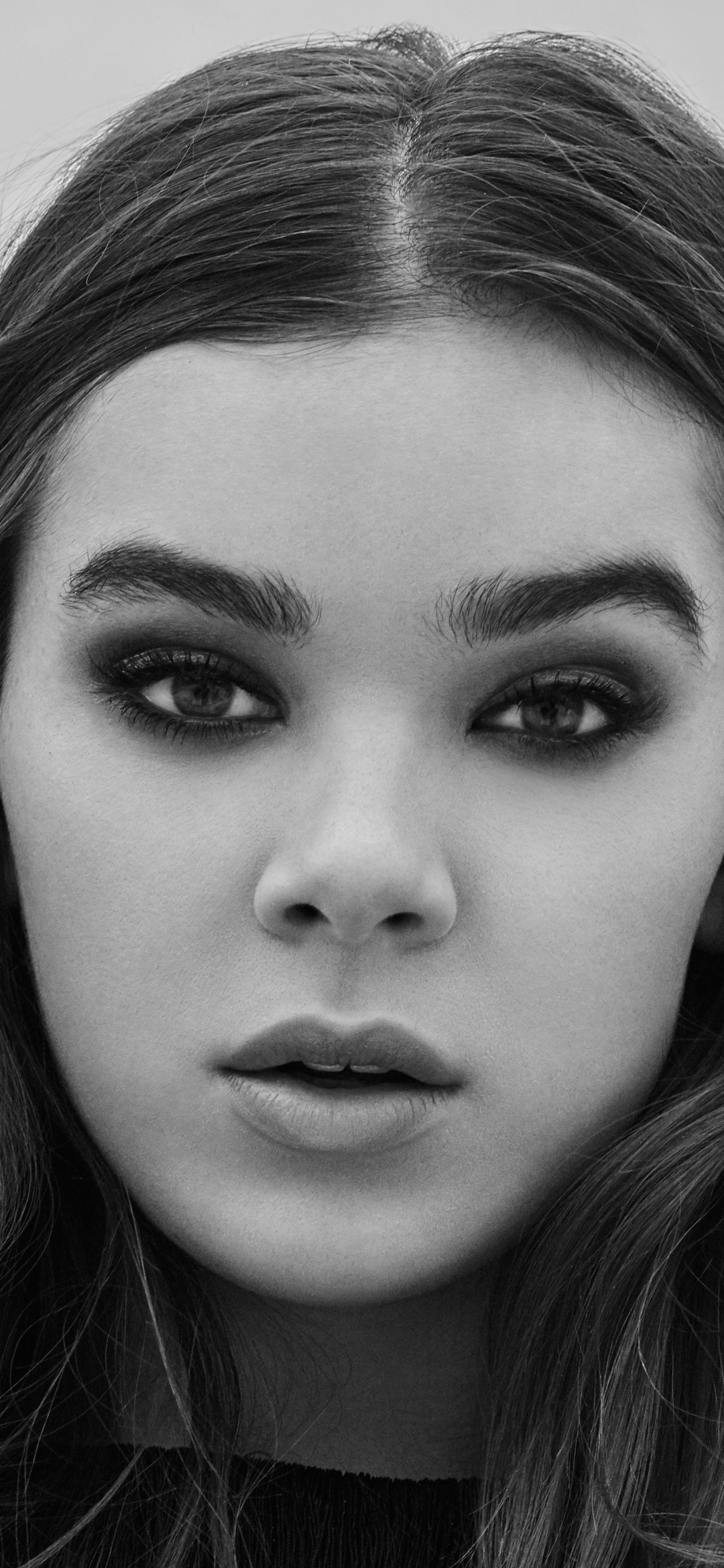 Beautiful Hailee Steinfeld in Black Wallpapers