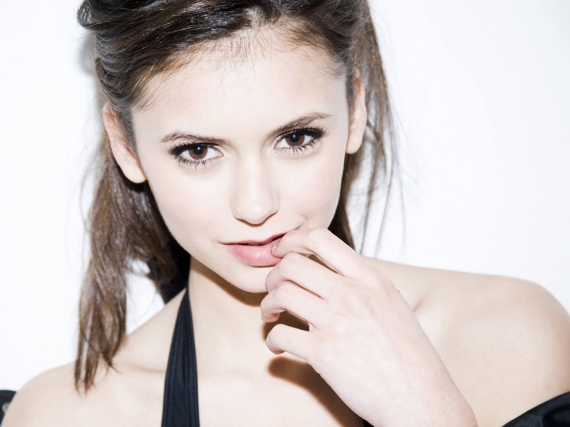 Beautiful Nina Dobrev Wallpapers