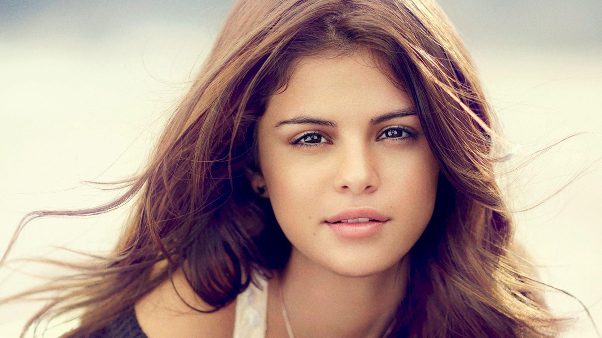 Beautiful Selena Gomez Wallpapers