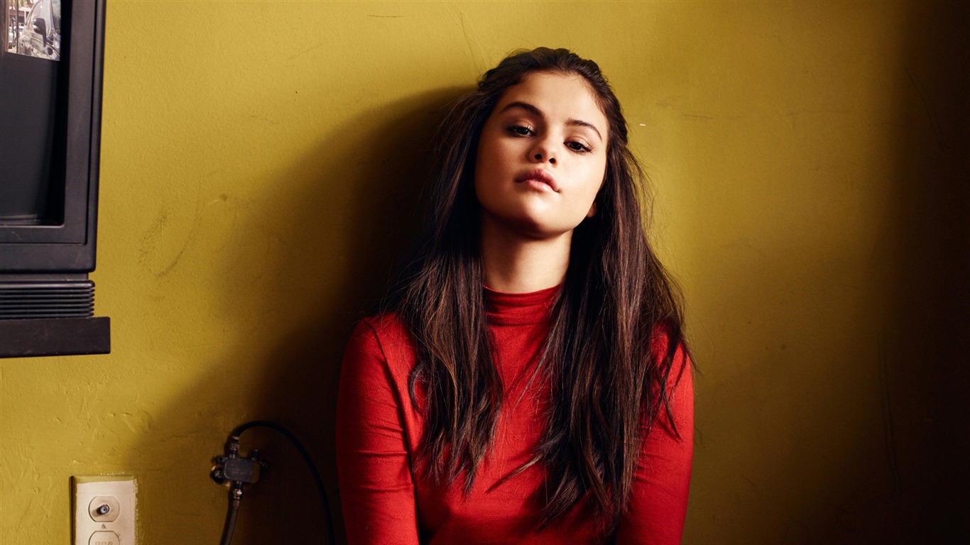 Beautiful Selena Gomez Face Wallpapers