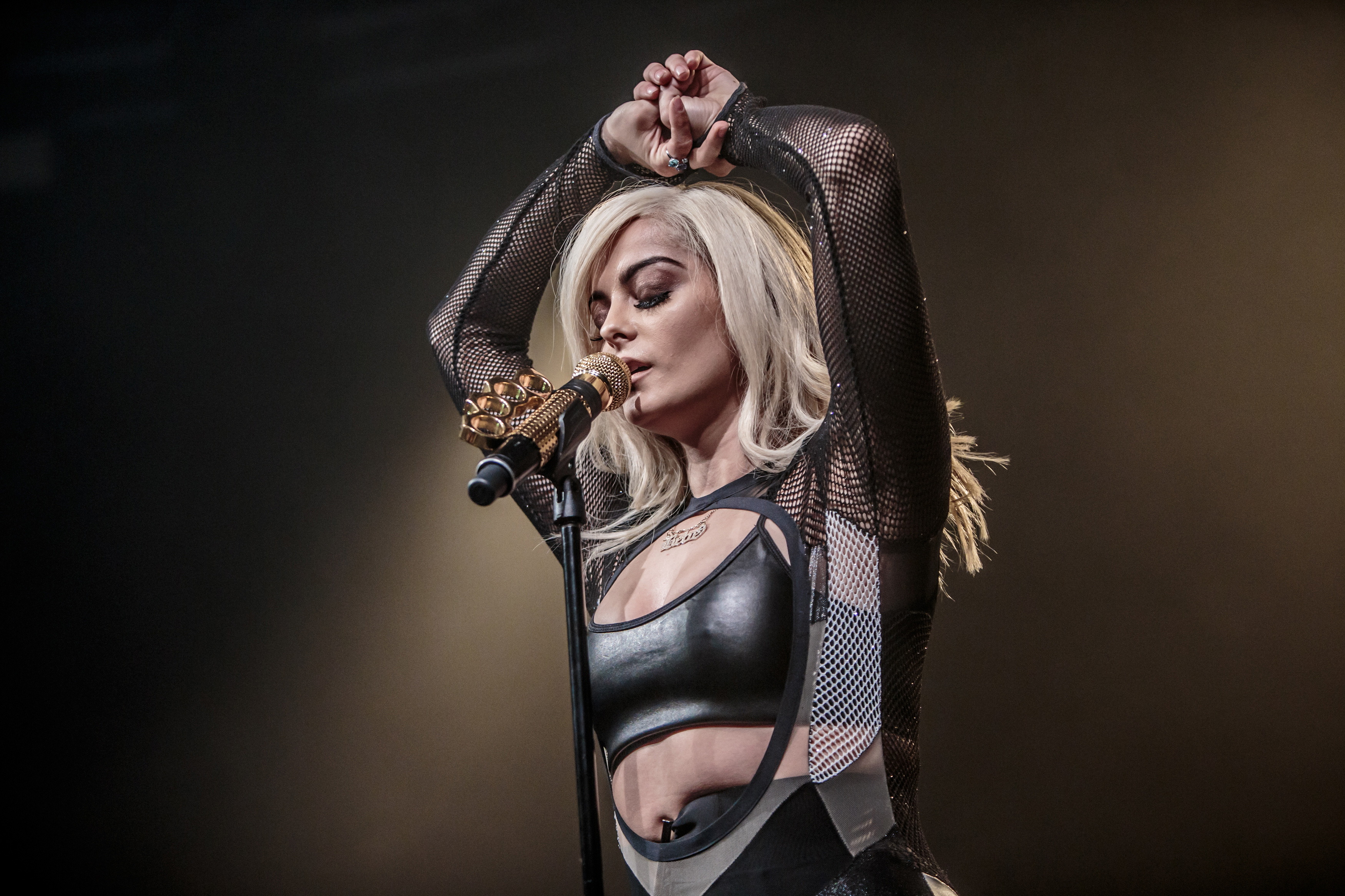 Bebe Rexha Live Performace Wallpapers