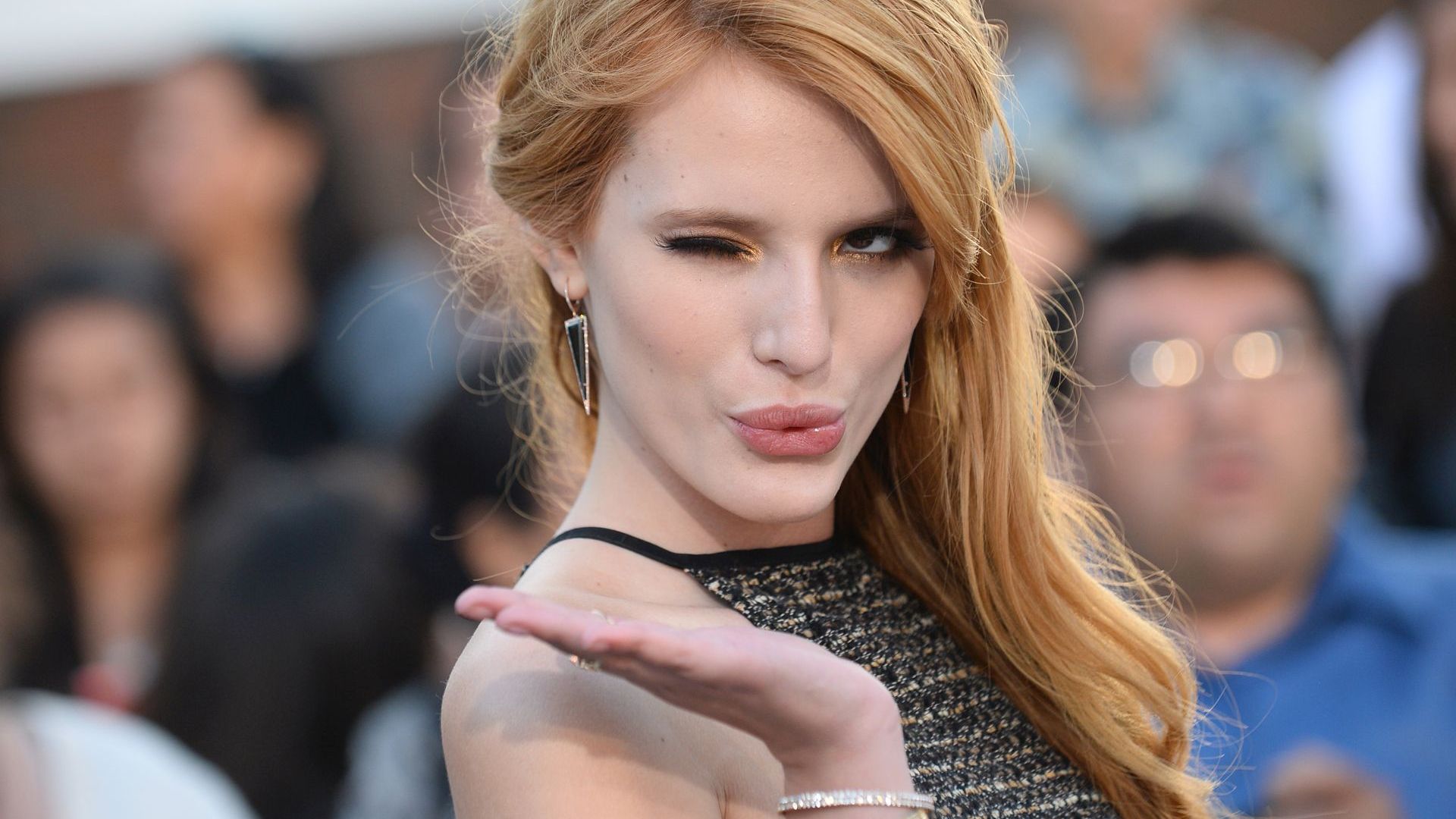 Bella Thorne 2019 Wallpapers