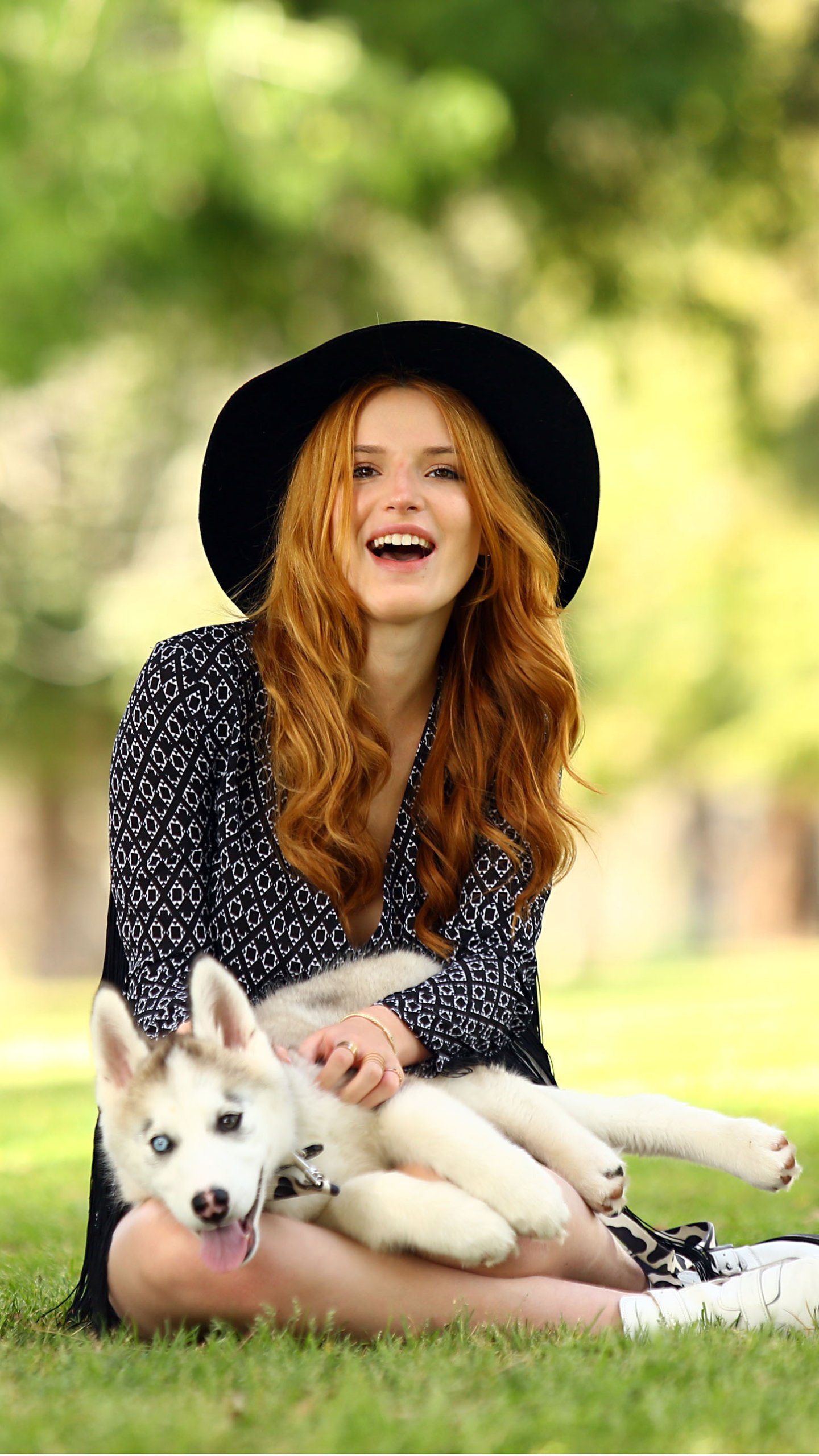 Bella Thorne With Her Dog Wallpapers