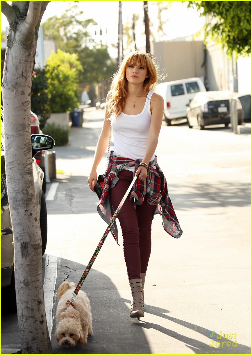 Bella Thorne With Her Dog Wallpapers