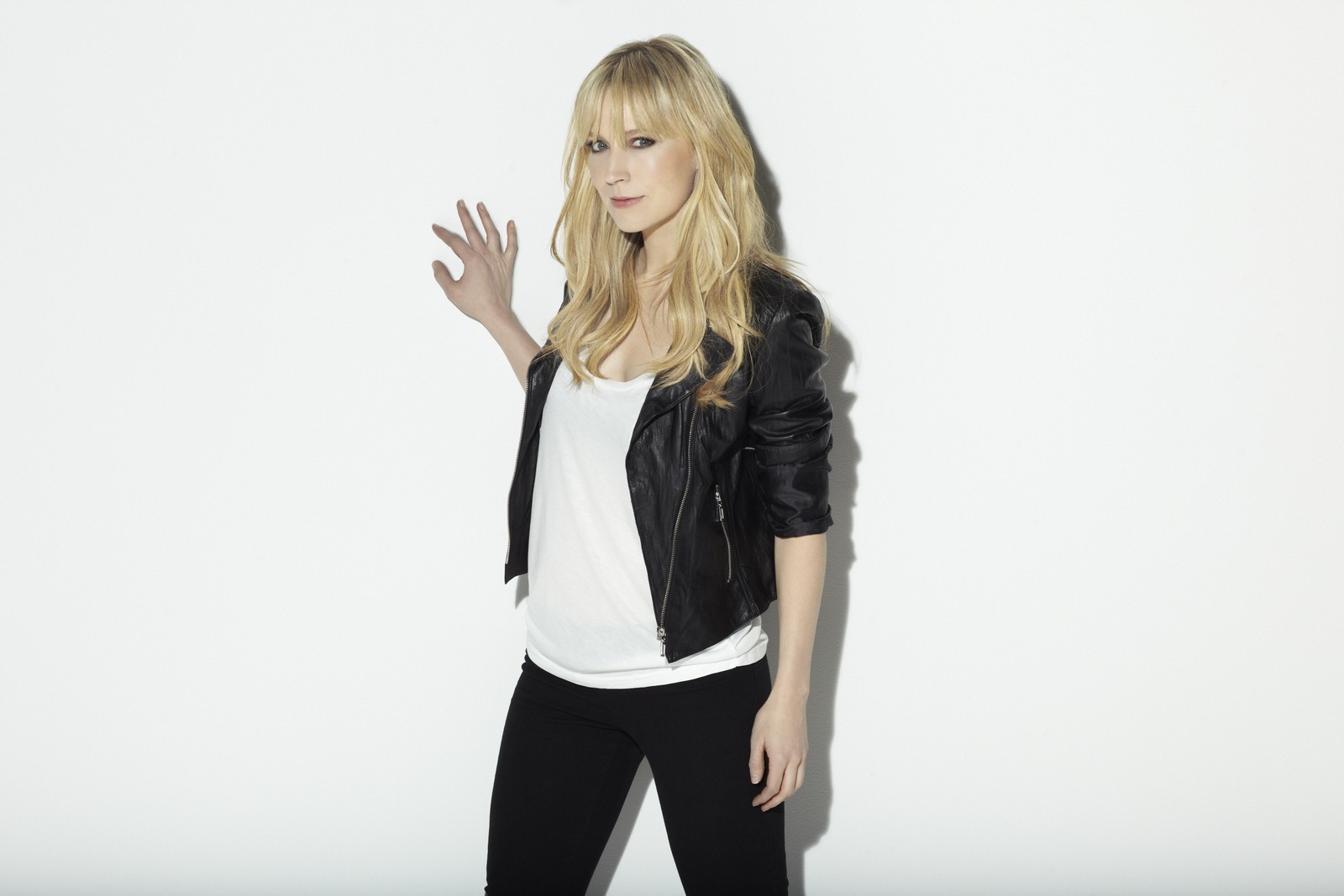 Beth Riesgraf Wallpapers