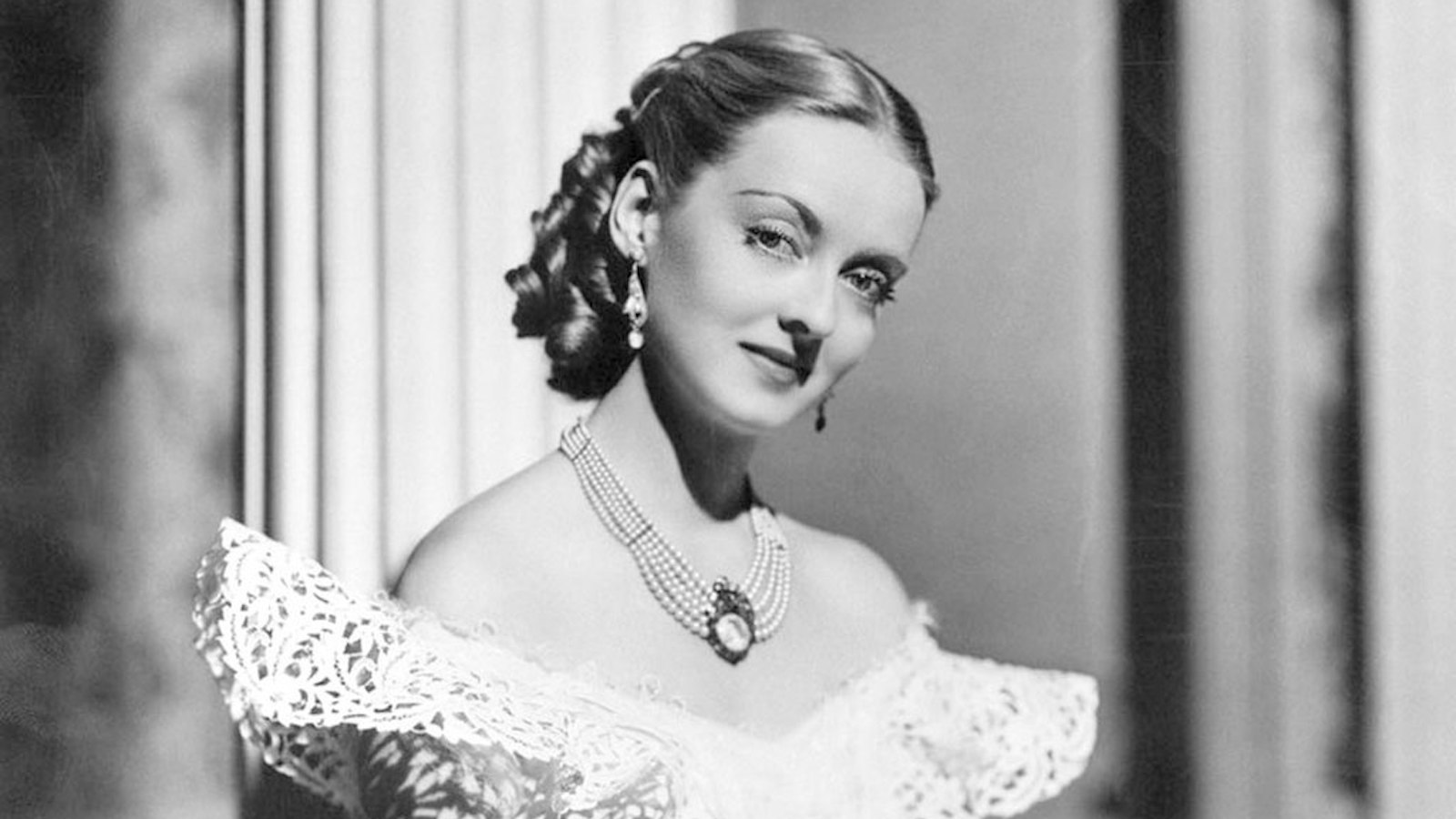 Bette Davis Wallpapers