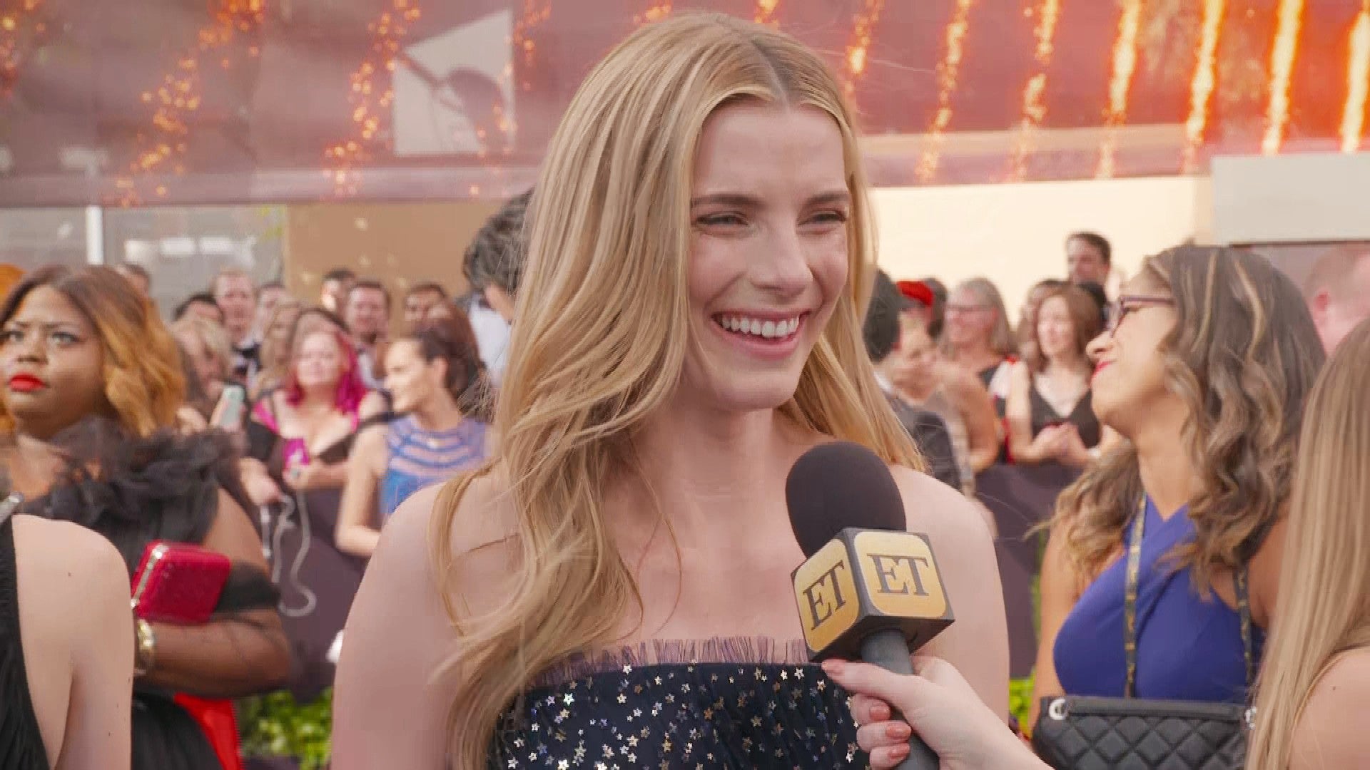 Betty Gilpin Wallpapers