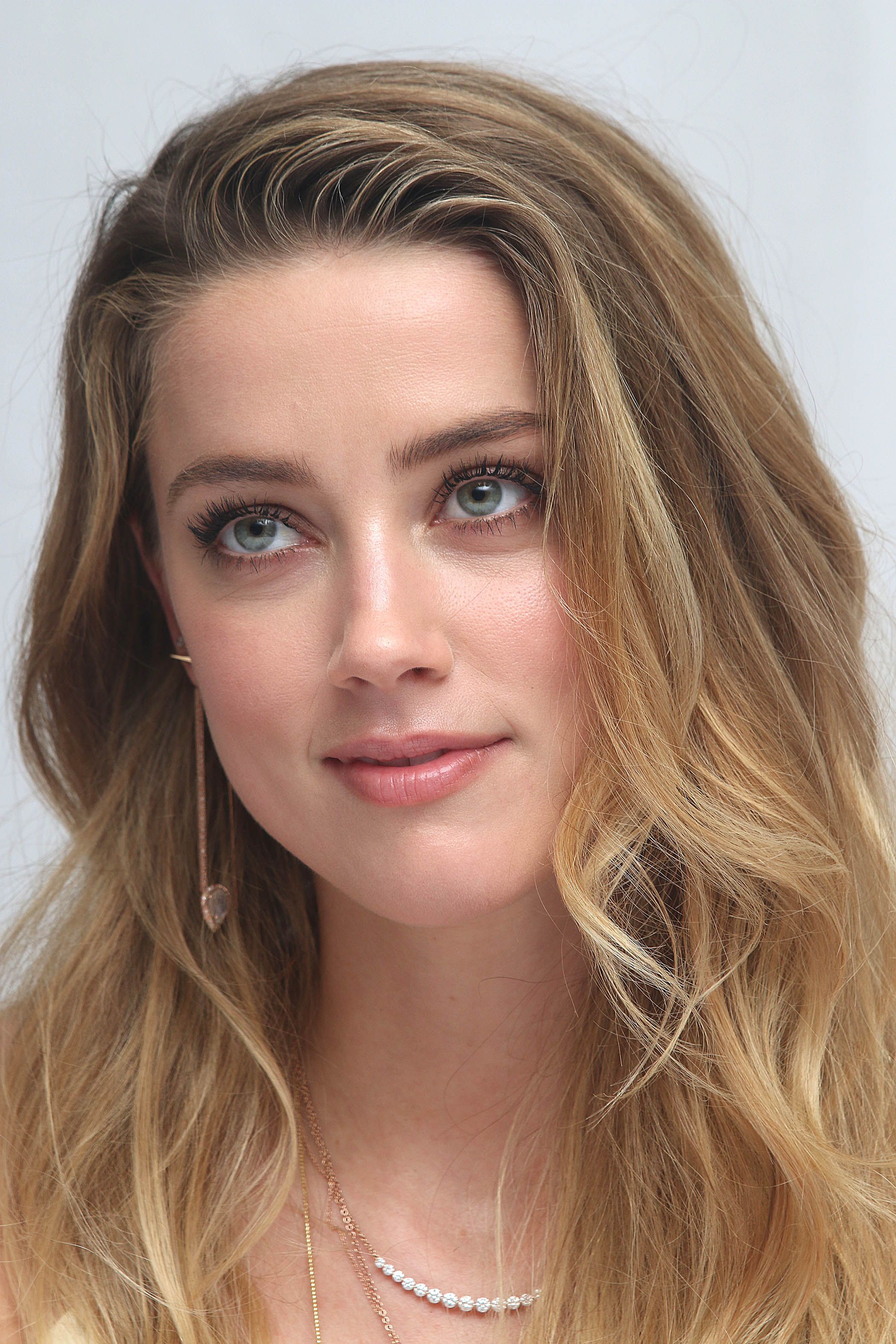 Blond Amber Heard Green Eyes Wallpapers