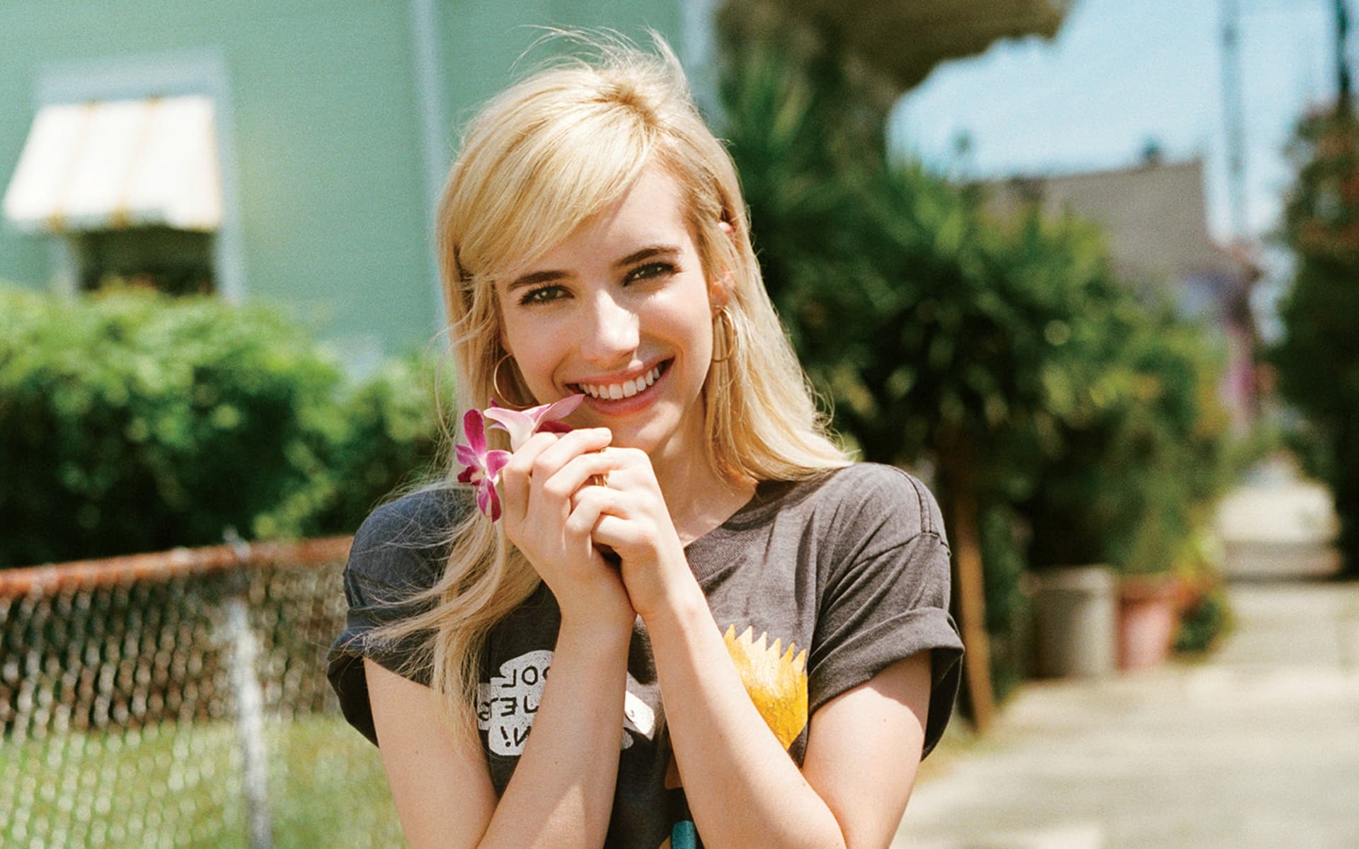 Blonde Emma Roberts 2018 Wallpapers