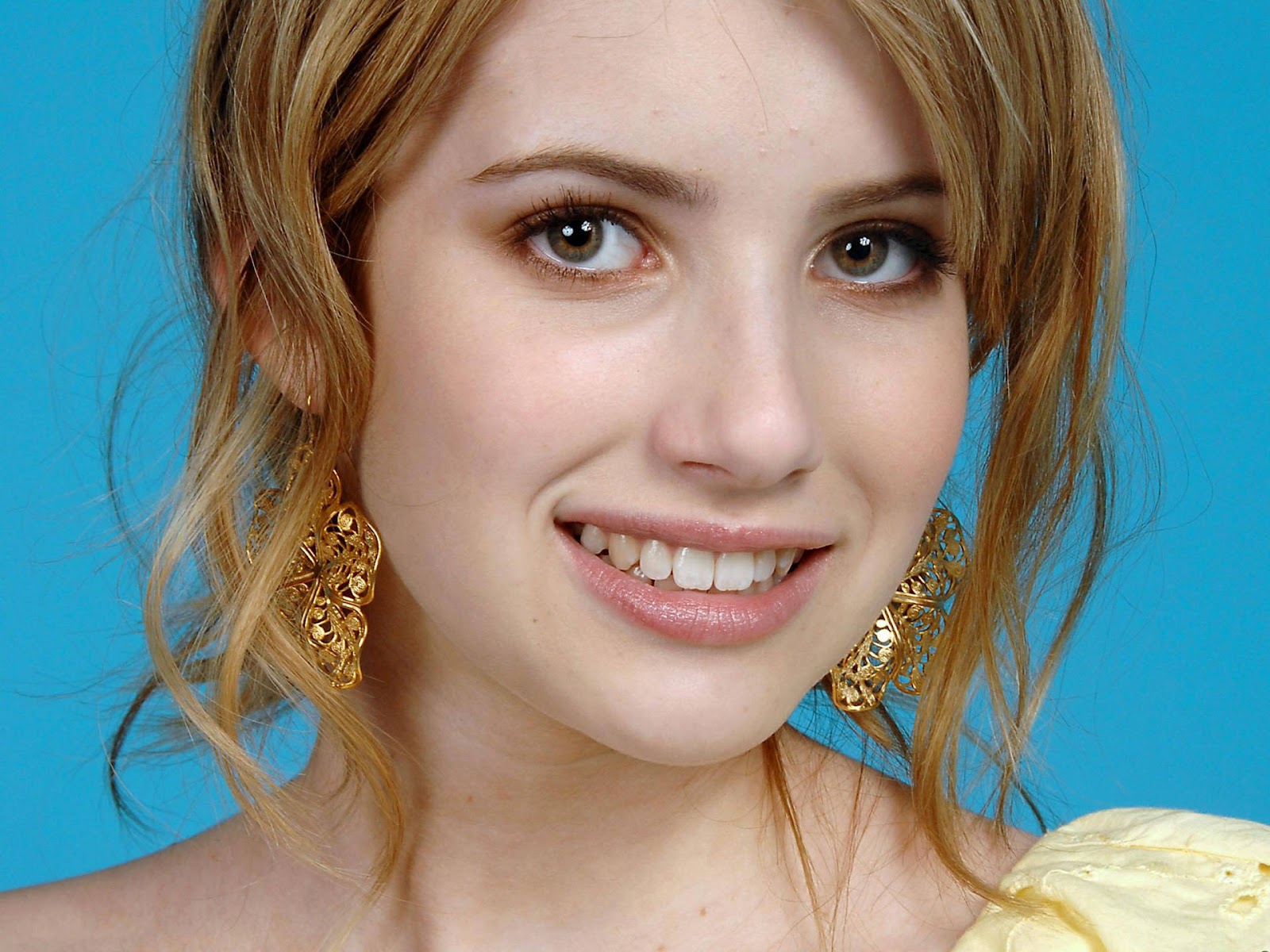 Blonde Emma Roberts 2018 Wallpapers