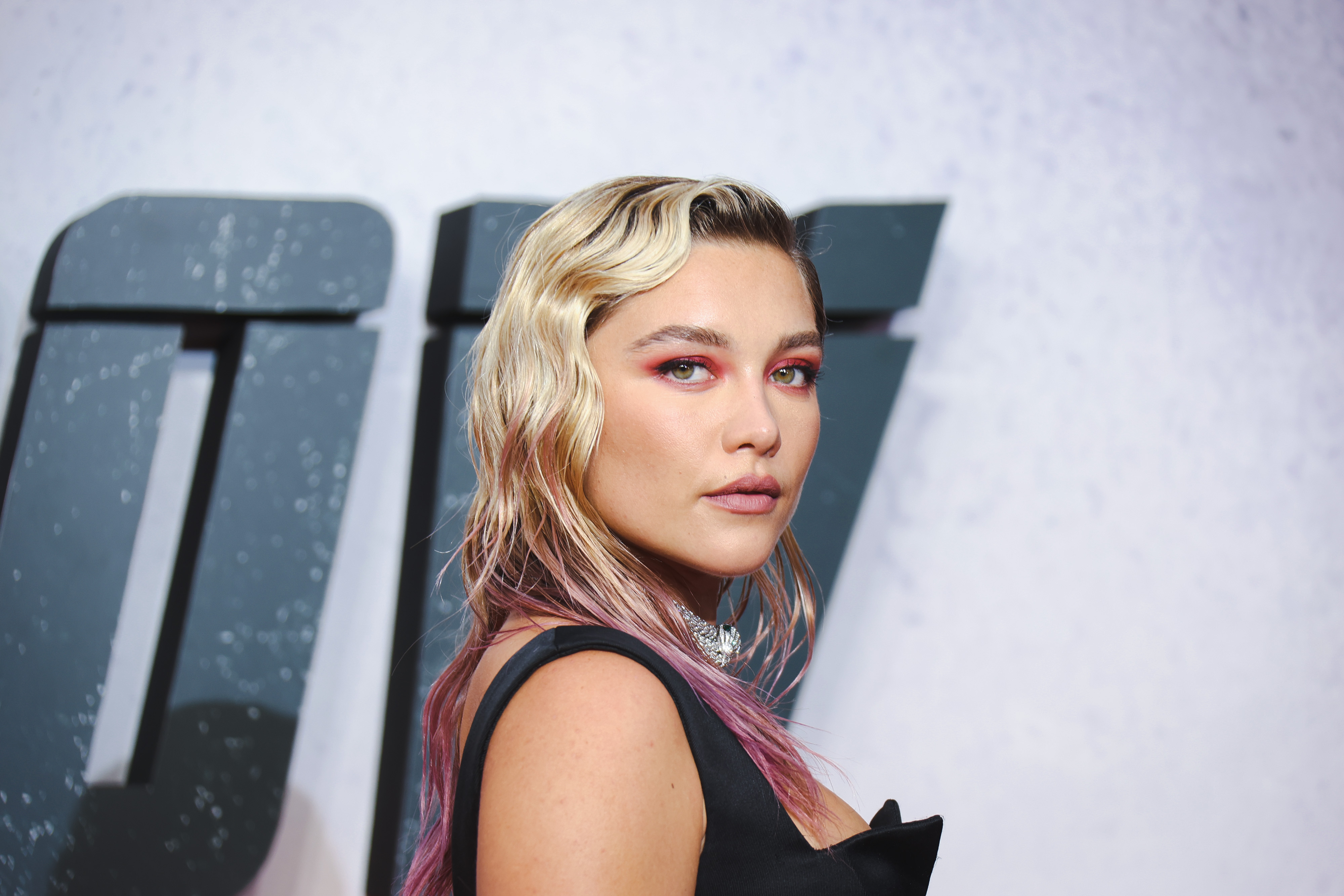 Blonde Florence Pugh Wallpapers