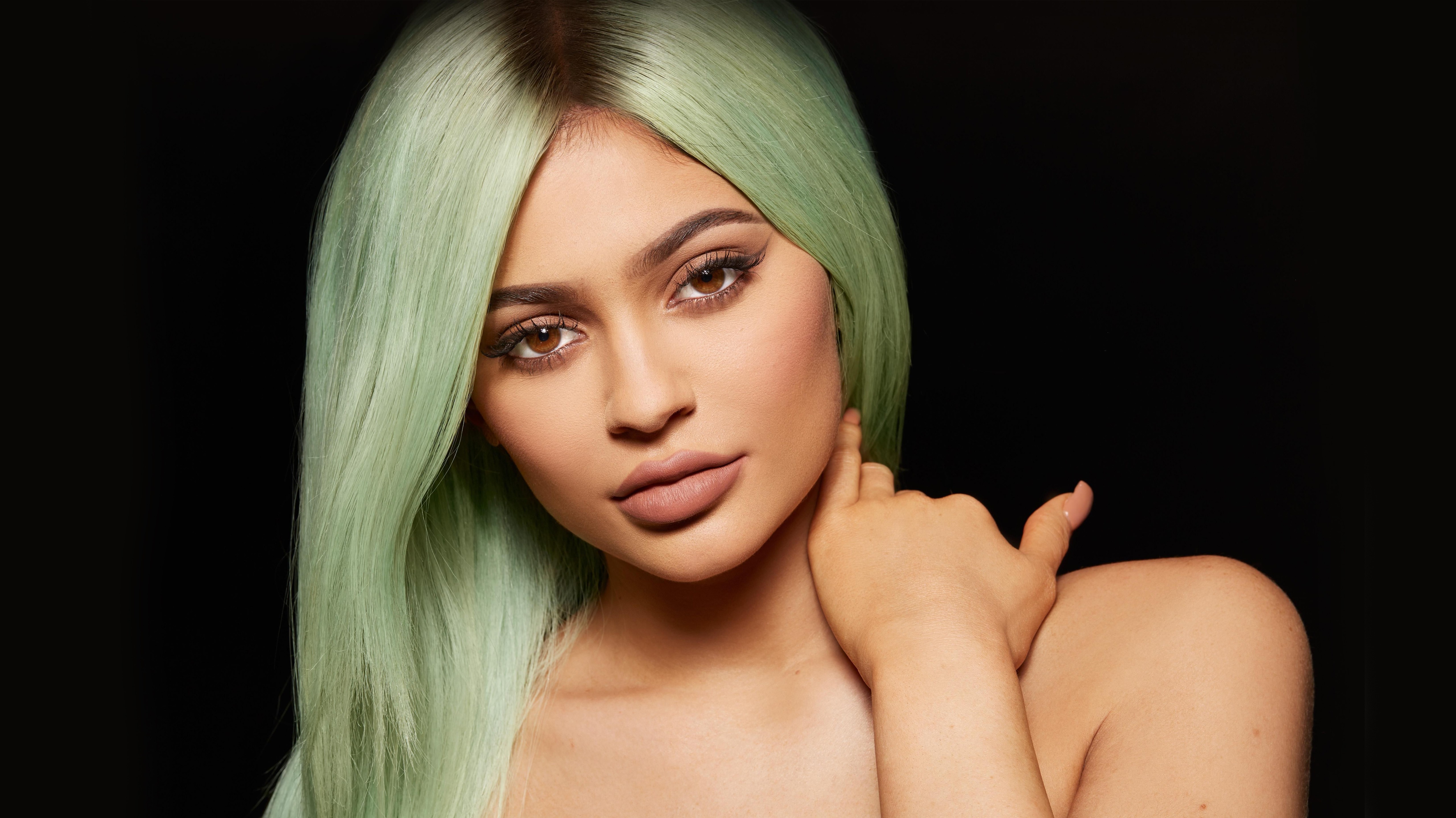 Blonde Kylie Jenner Wallpapers