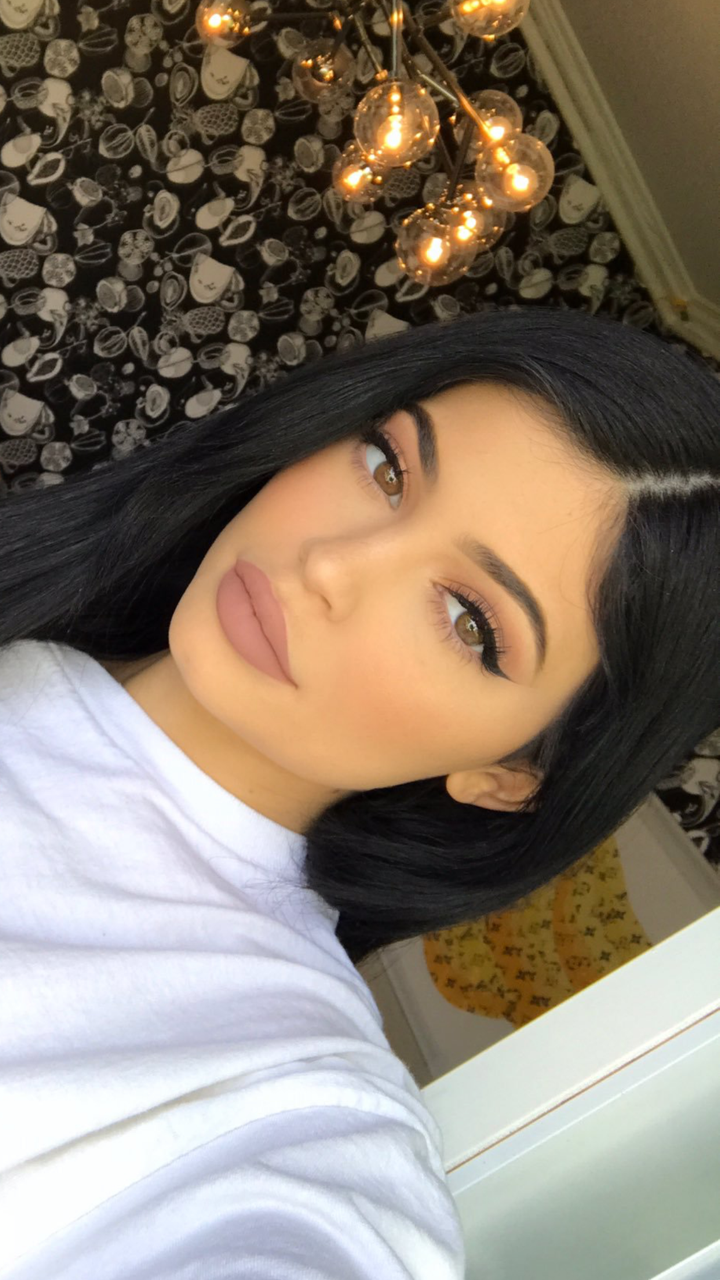 Blonde Kylie Jenner Wallpapers