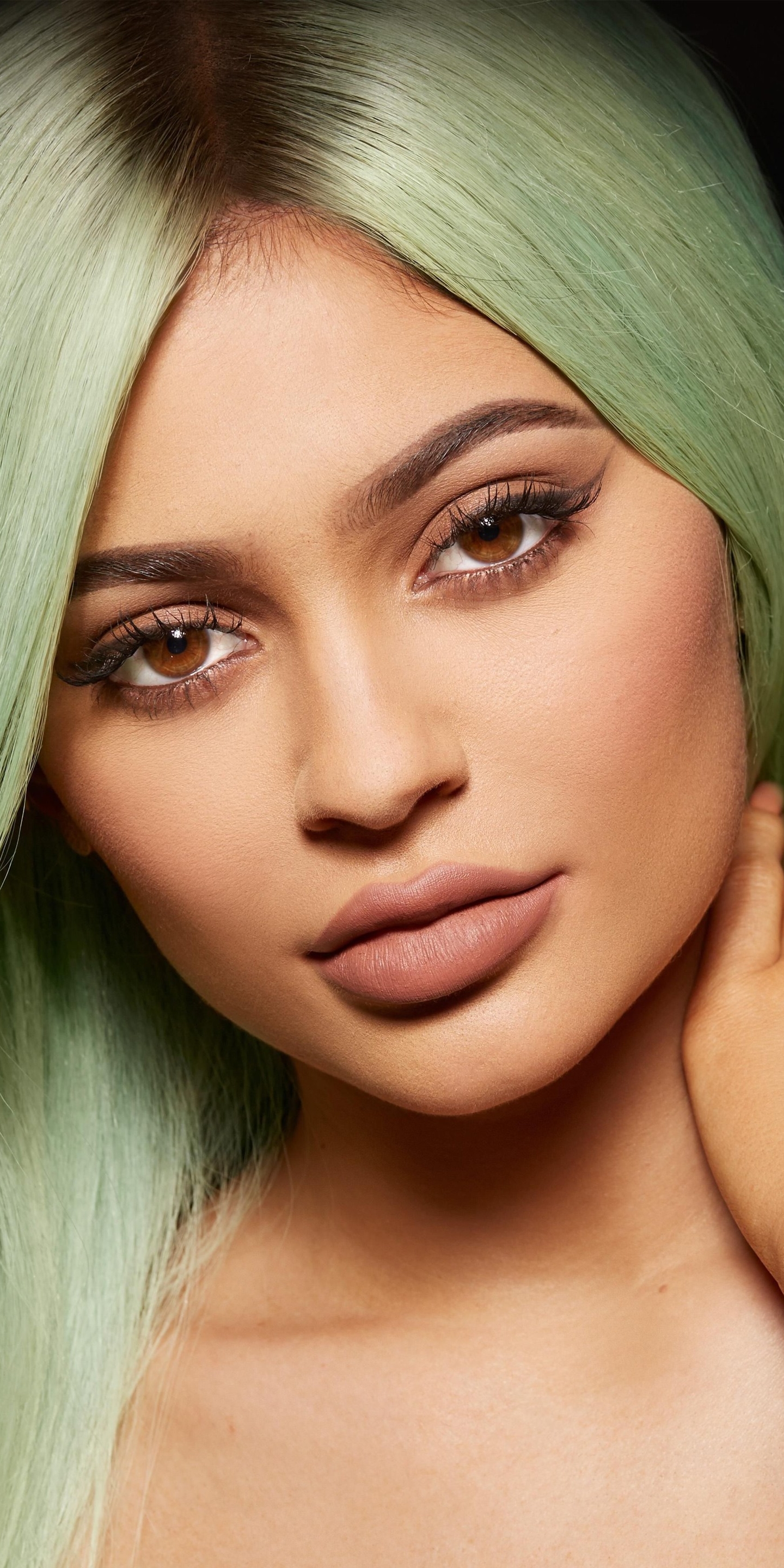 Blonde Kylie Jenner Wallpapers
