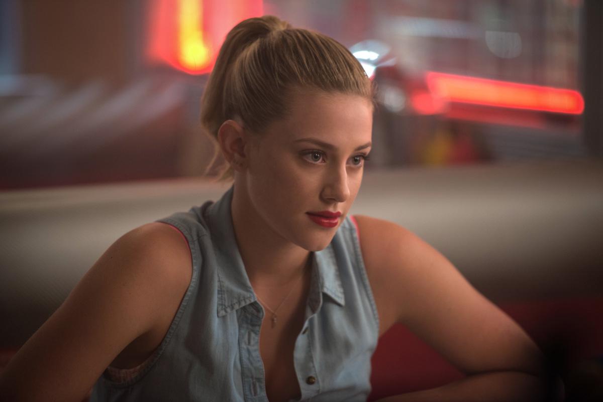 Blonde Lili Reinhart Wallpapers