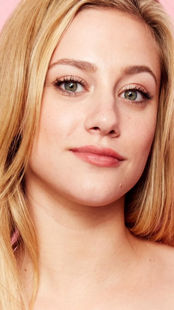 Blonde Lili Reinhart Wallpapers