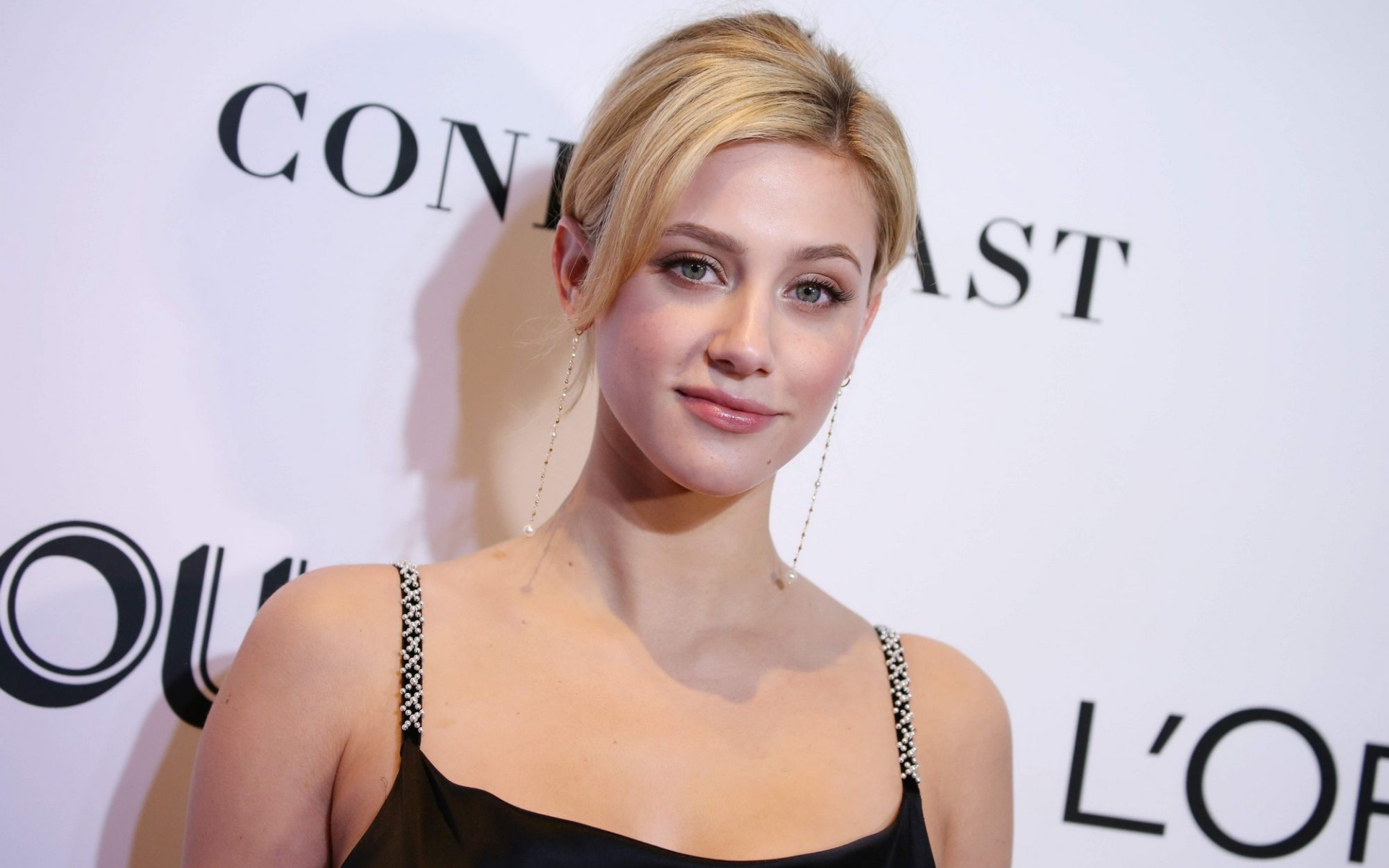 Blonde Lili Reinhart Wallpapers