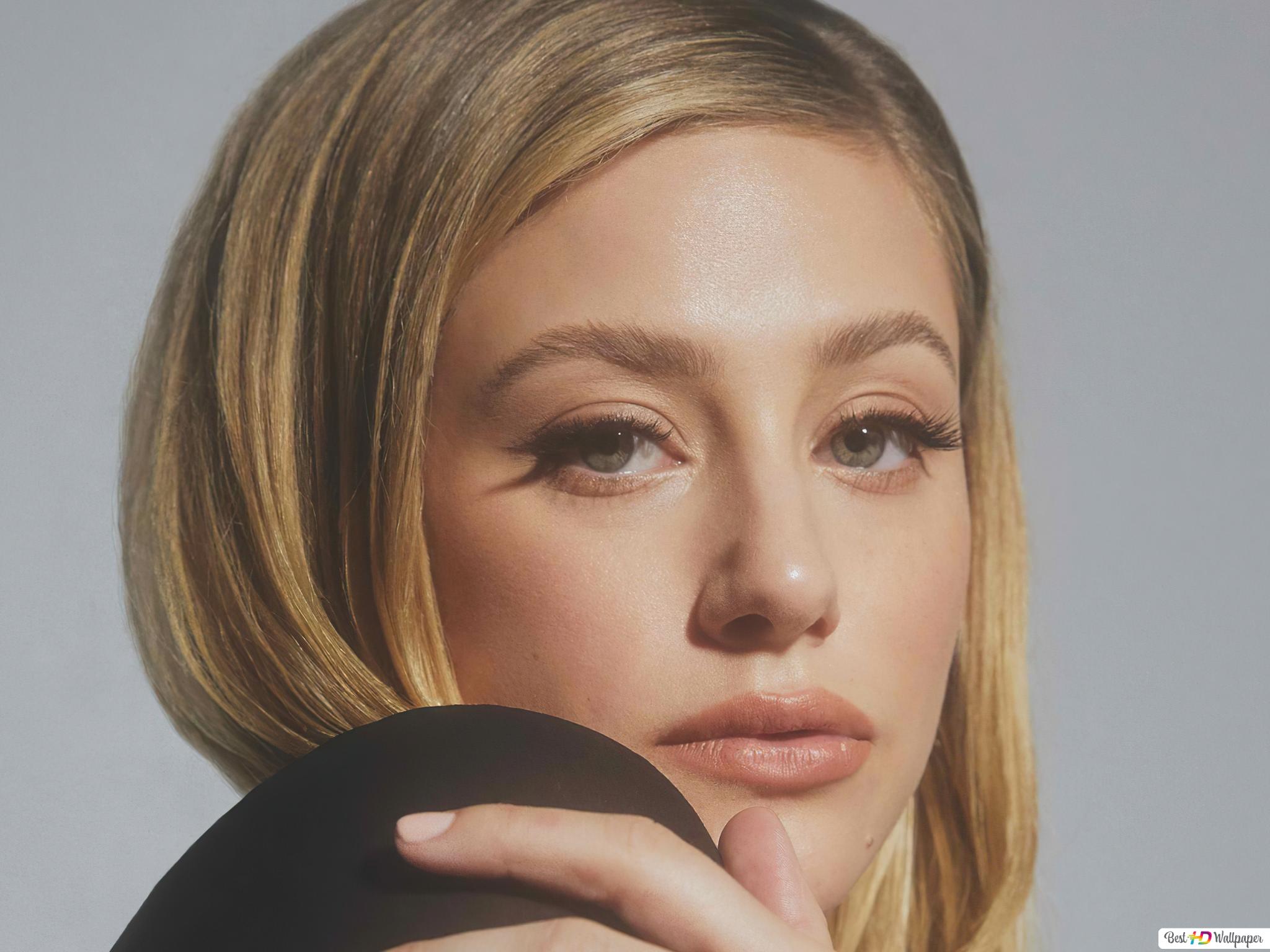 Blonde Lili Reinhart Wallpapers