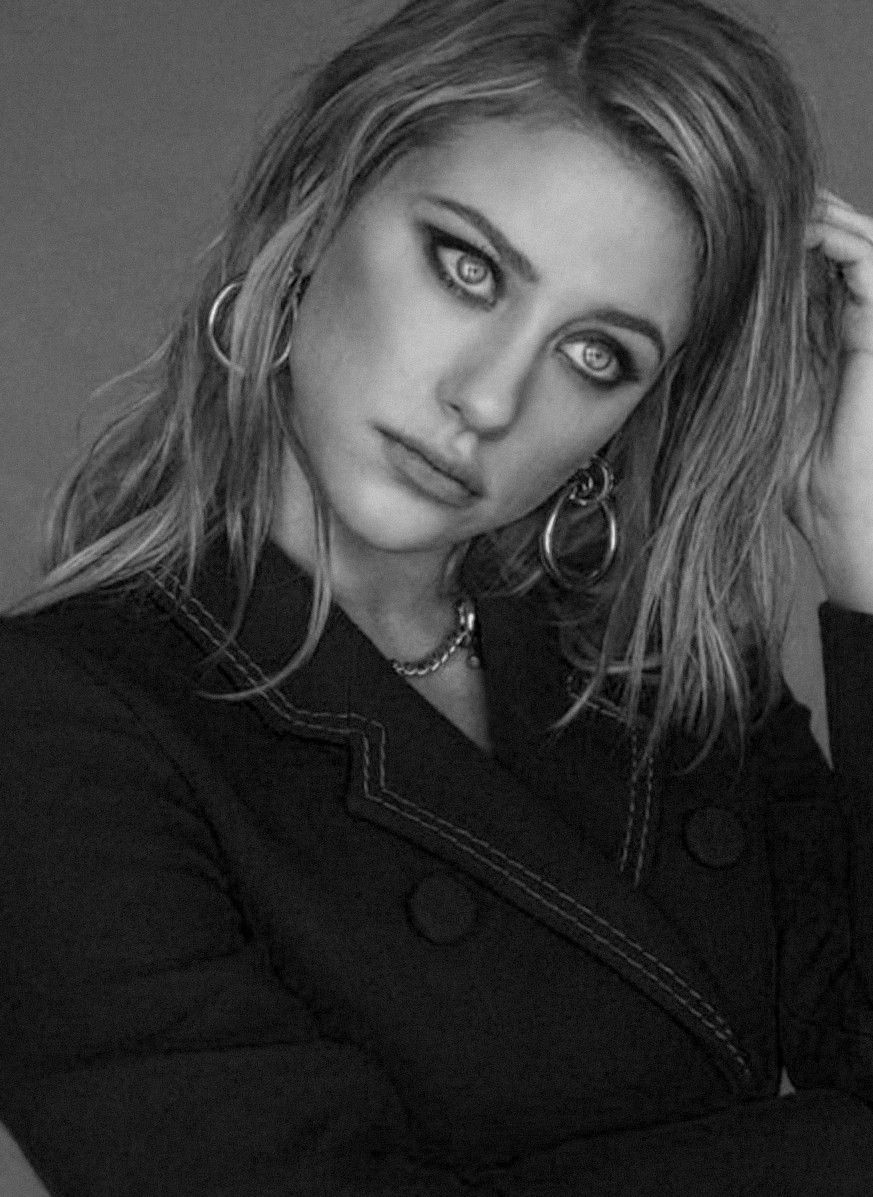 Blonde Lili Reinhart Monochrome Black And White Wallpapers