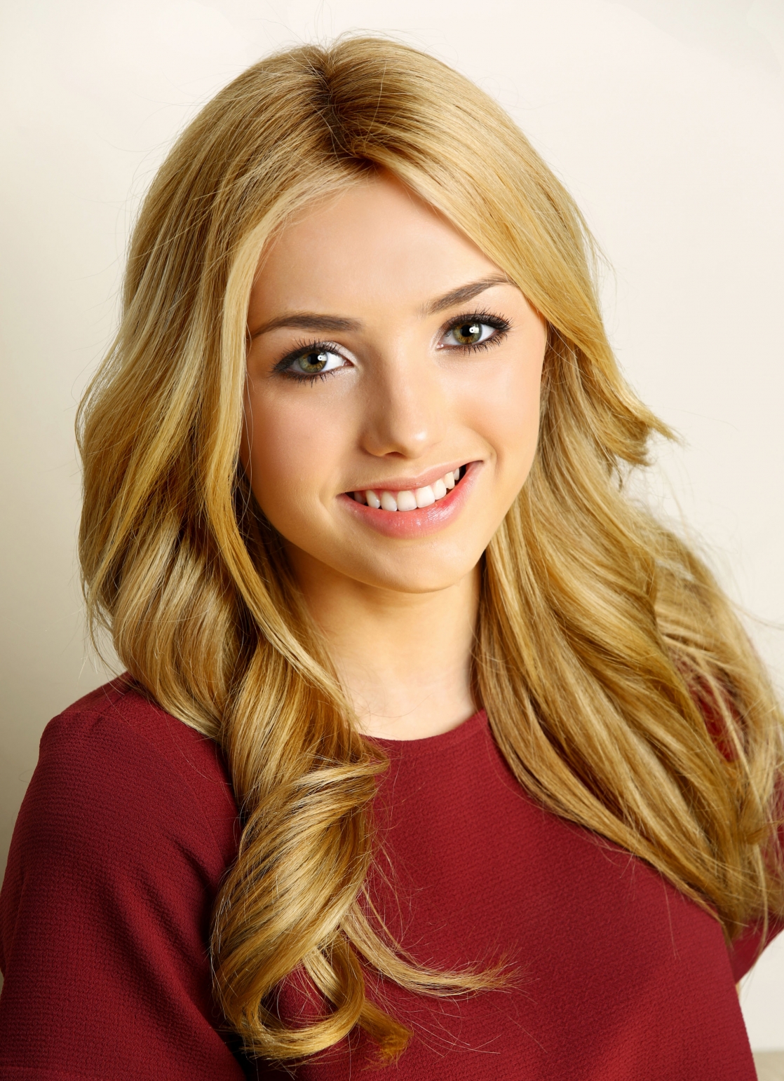 Blonde Peyton List Face Wallpapers