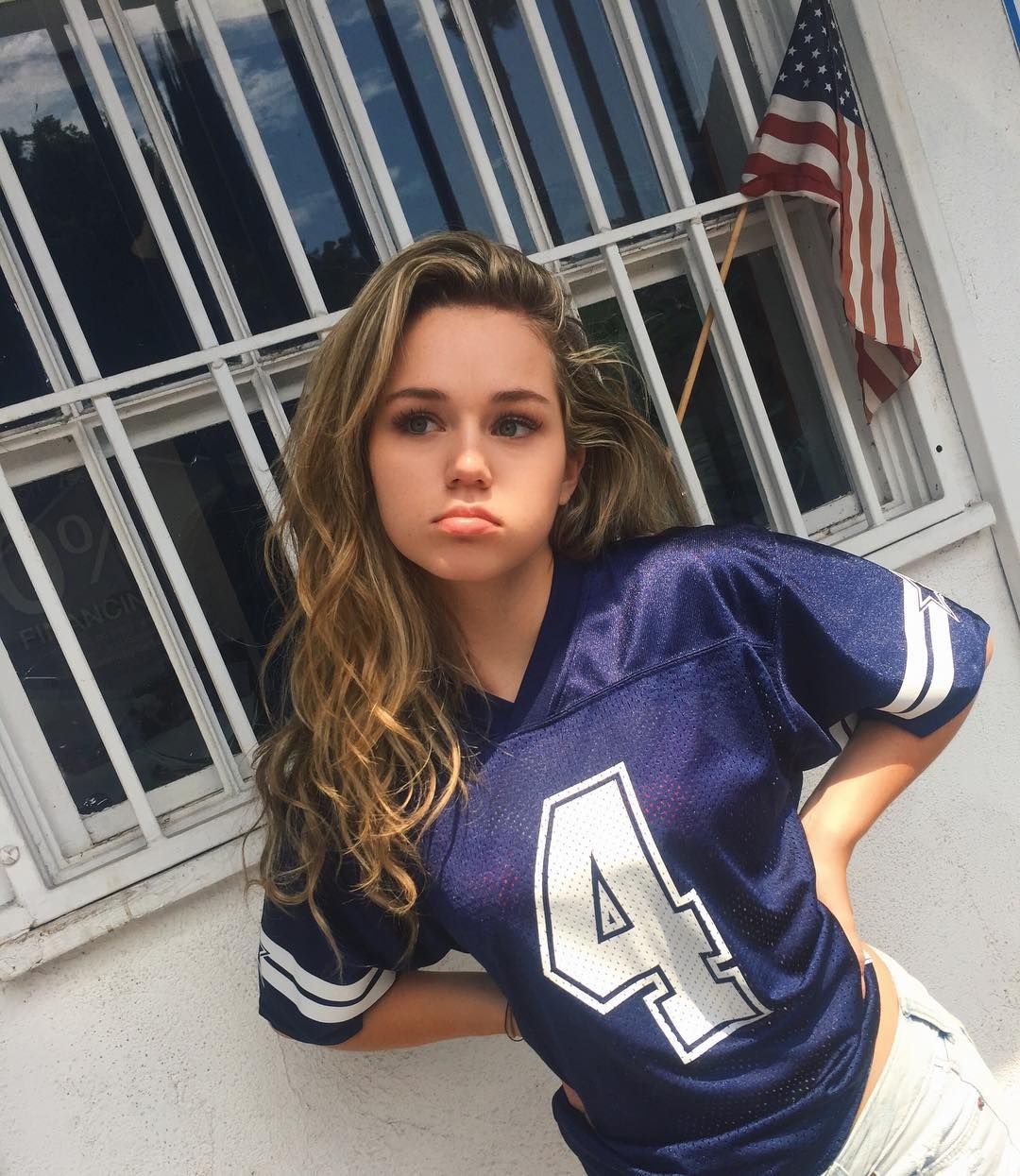 Brec Bassinger Face Wallpapers