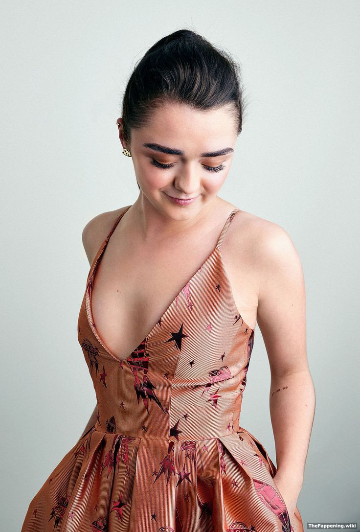 British Actress Maisie Williams Wallpapers