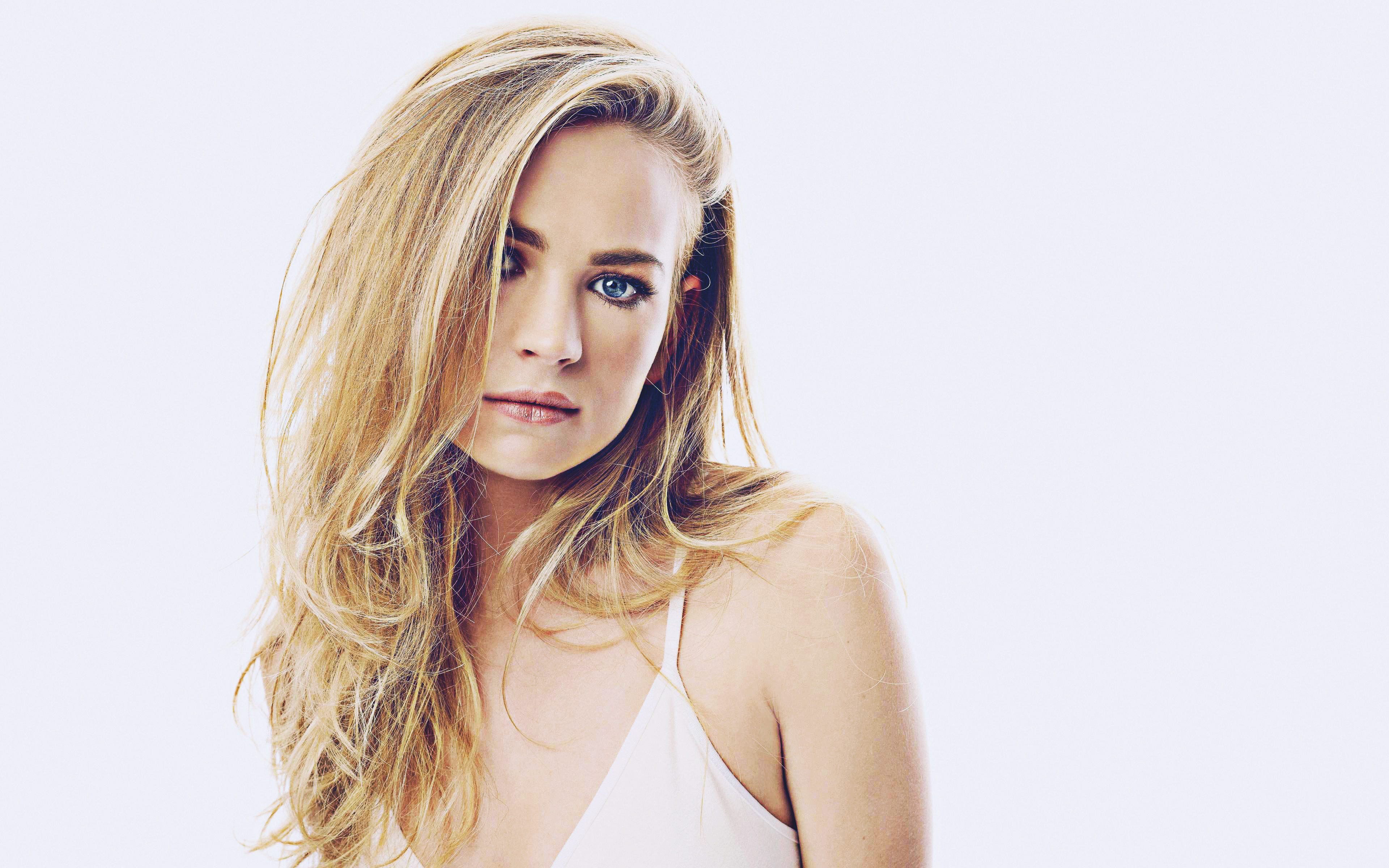 Britt Robertson Actress 2018 Wallpapers