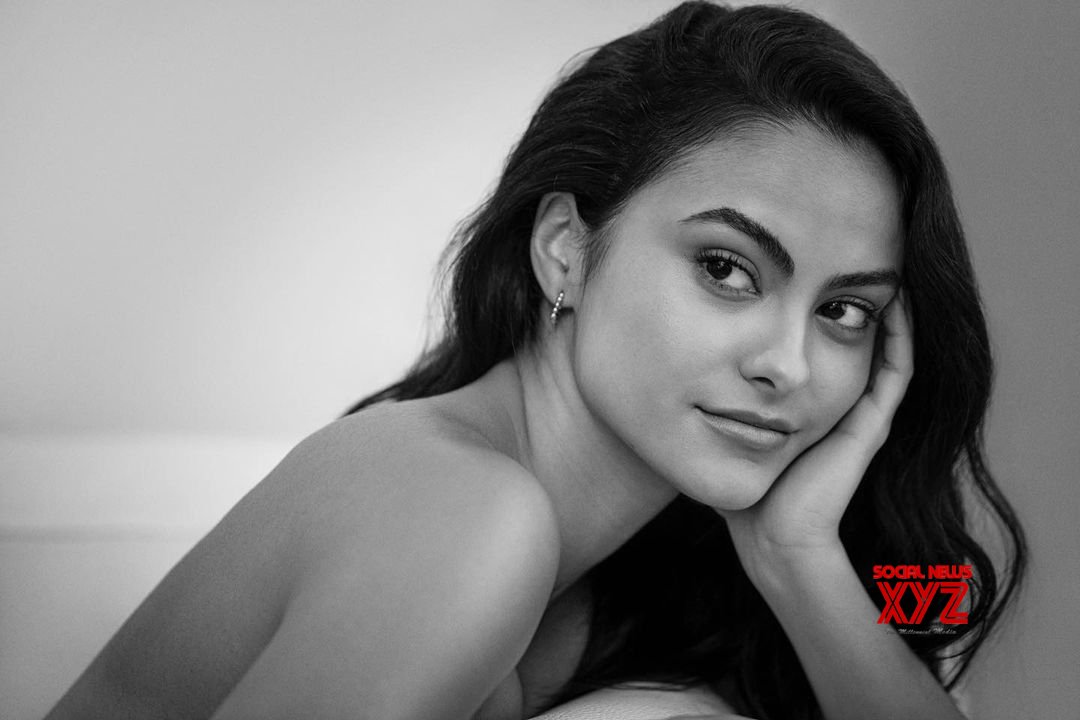 Camila Mendes Black And White Wallpapers
