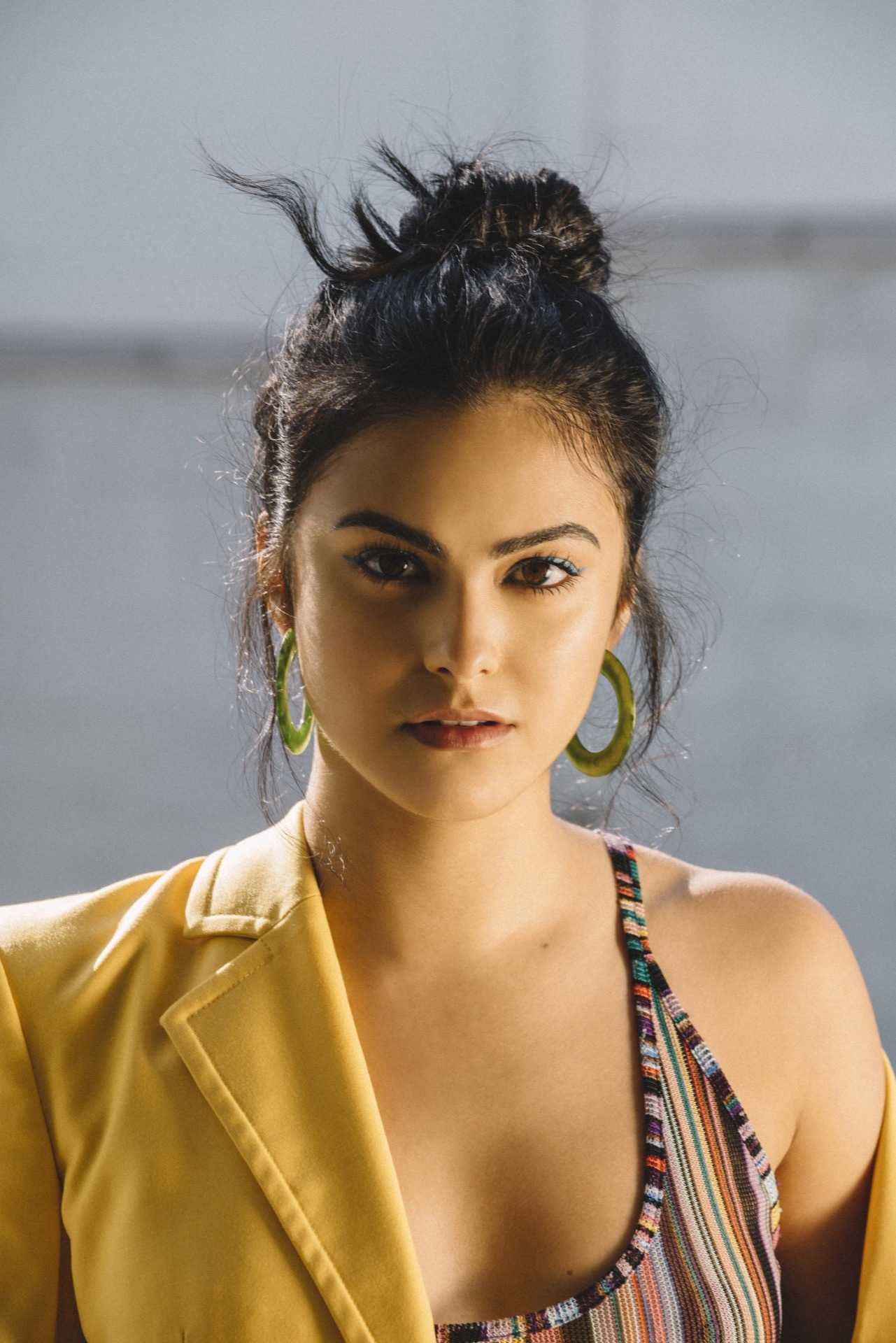 Camila Mendes Cute Wallpapers