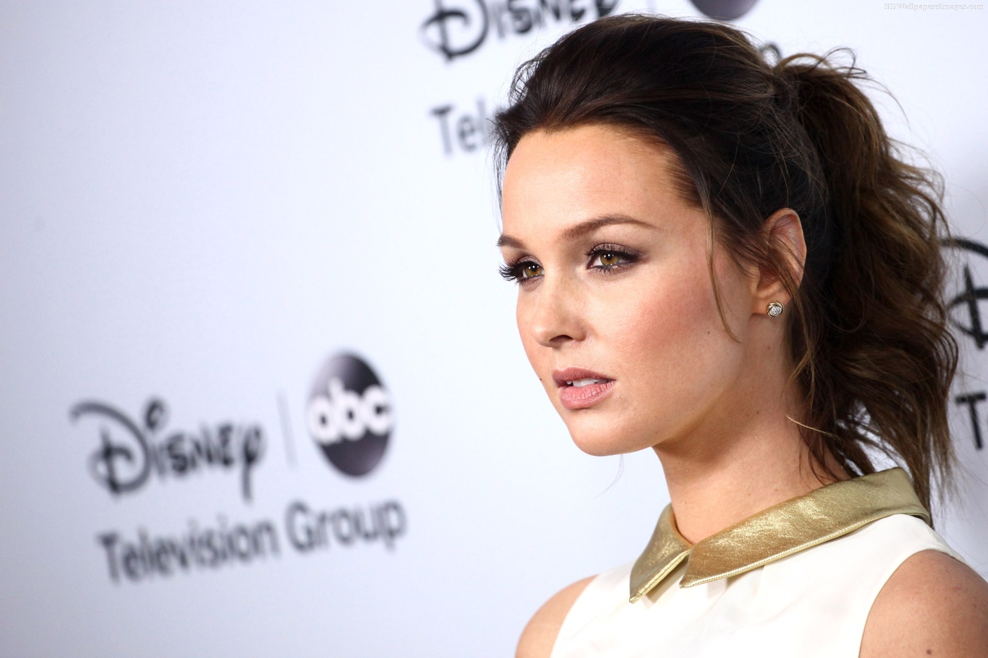 Camilla Luddington Wallpapers