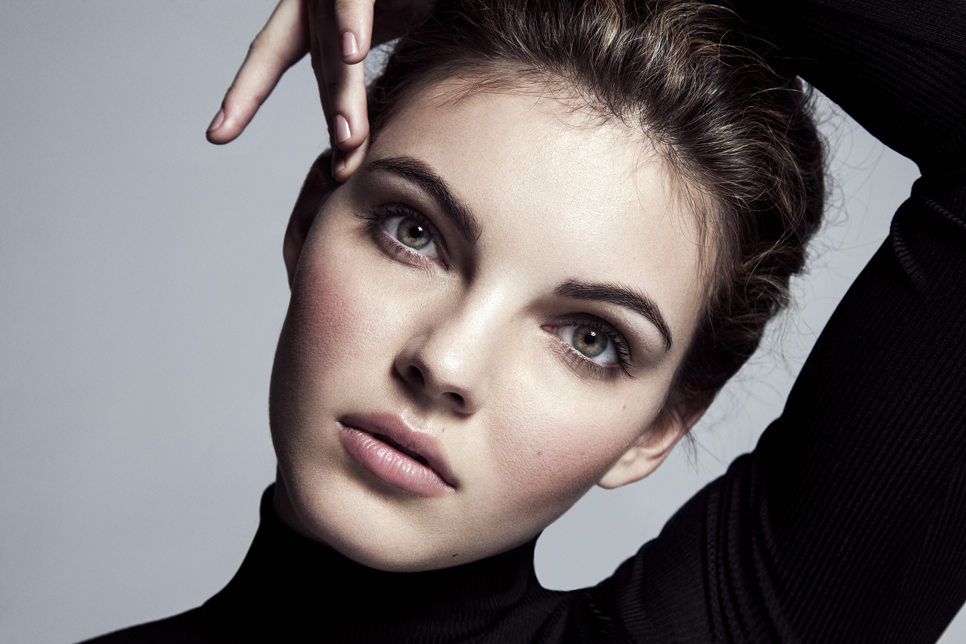 Camren Bicondova Beautiful Magazine Shoot Wallpapers