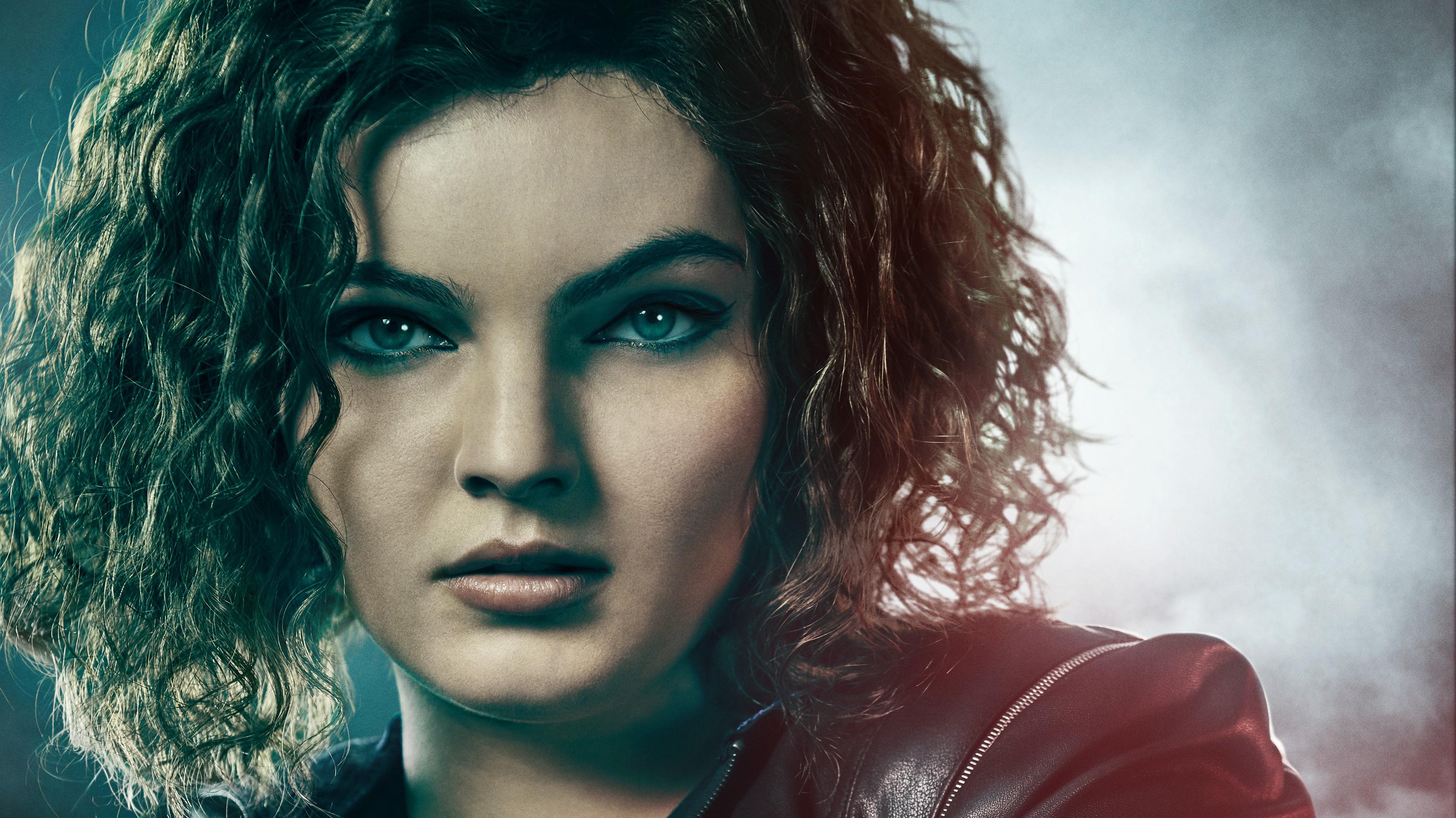 Camren Bicondova Monochrome Wallpapers