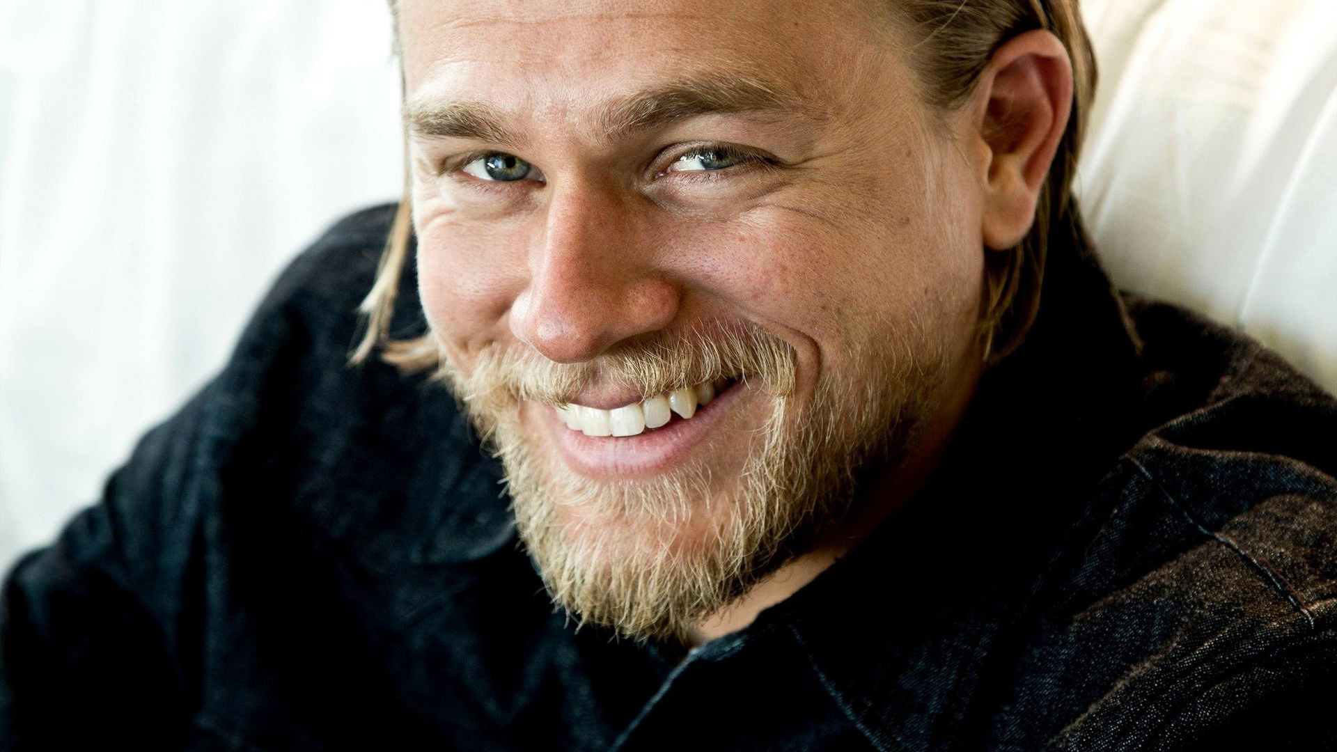 Charlie Hunnam Wallpapers