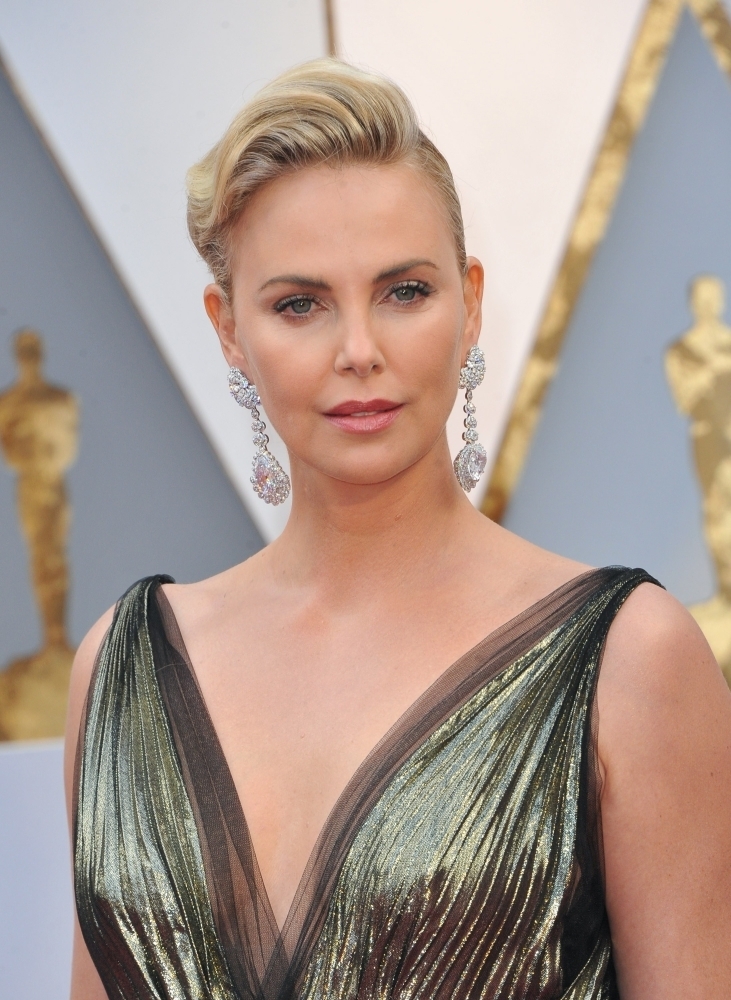 Charlize Theron Body Cover In Gold Paint Wallpapers