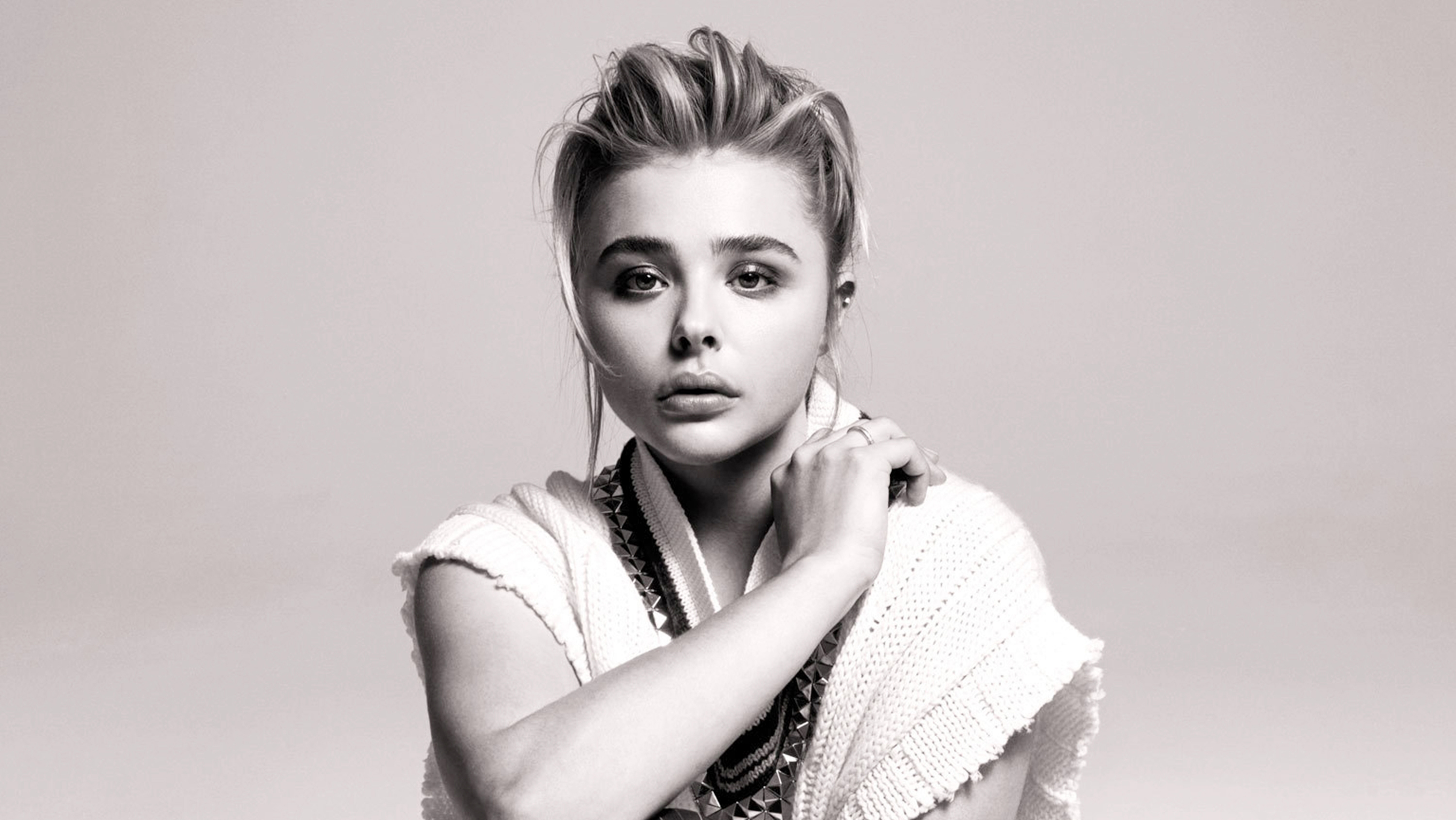 ChloГ« Grace Moretz Monochrome Wallpapers